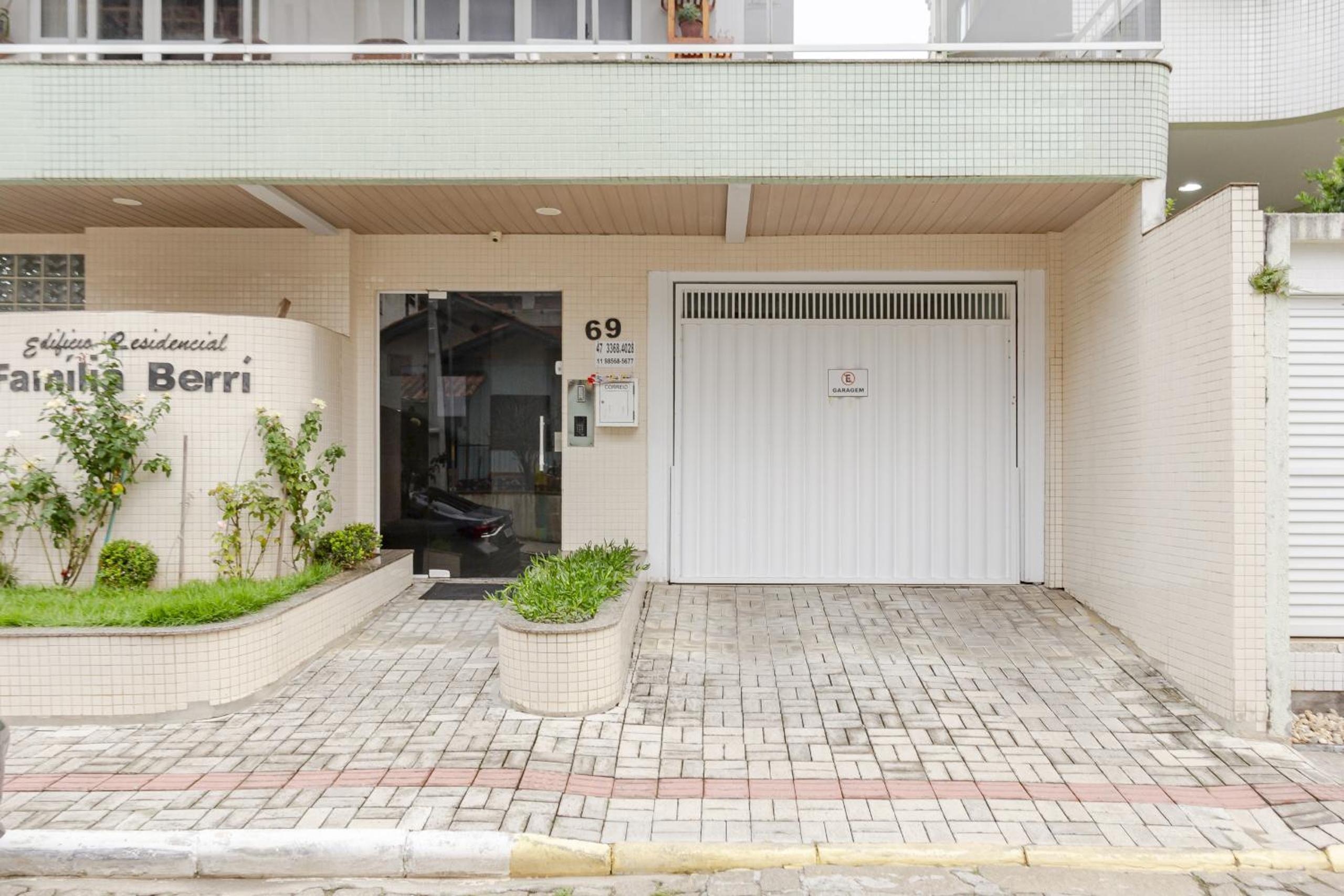 A 2 quadras da praia em Itapema VM7682