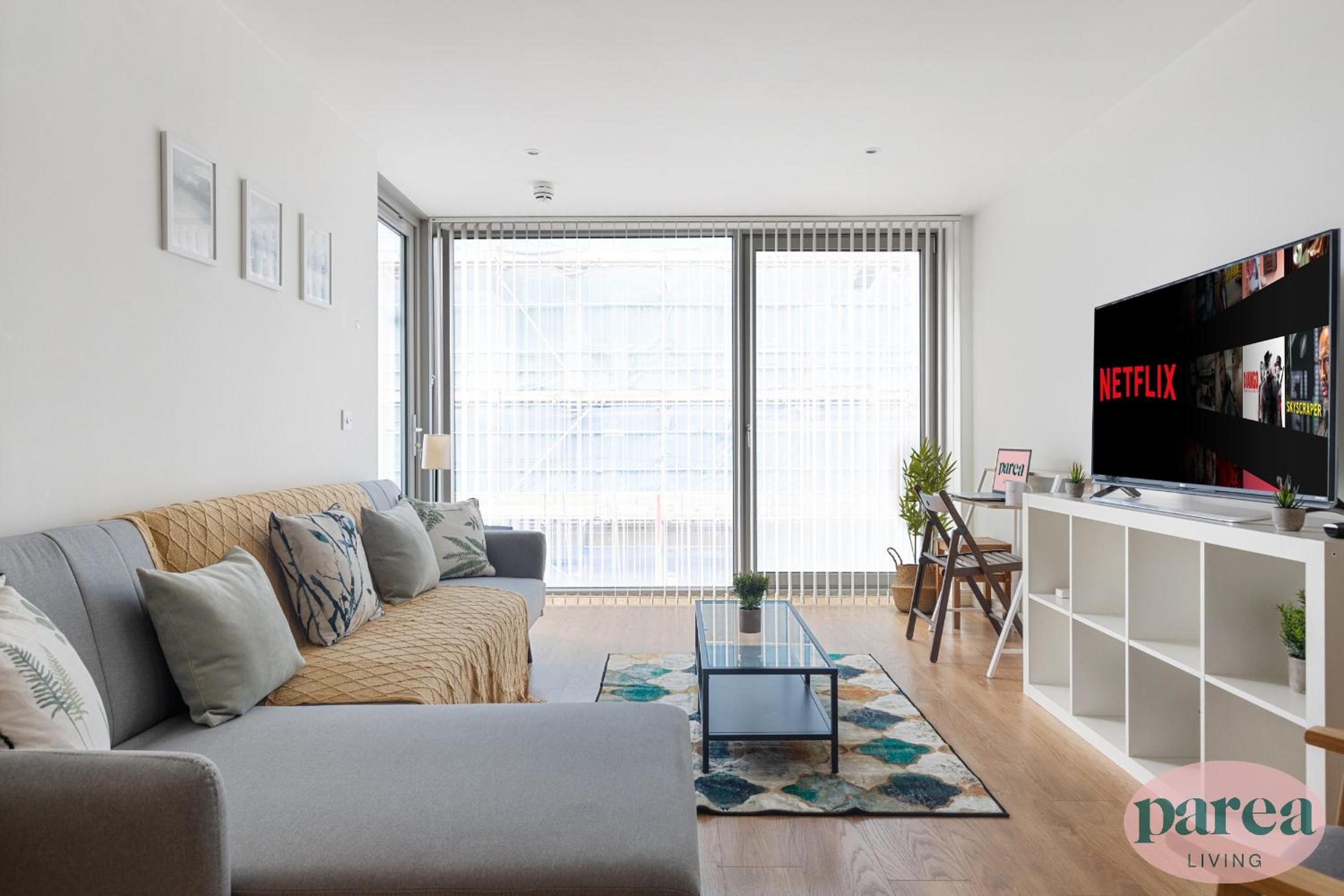 Parea Living - Colorful North London Apt with Balcony Views view 5