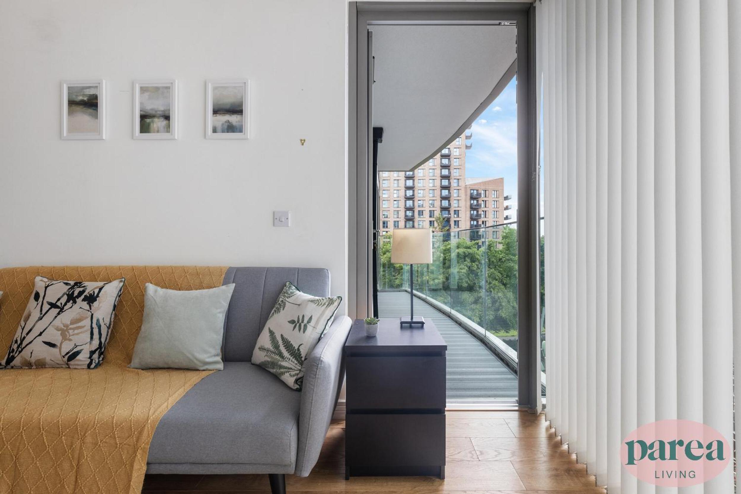 Parea Living - Colorful North London Apt with Balcony Views view 2
