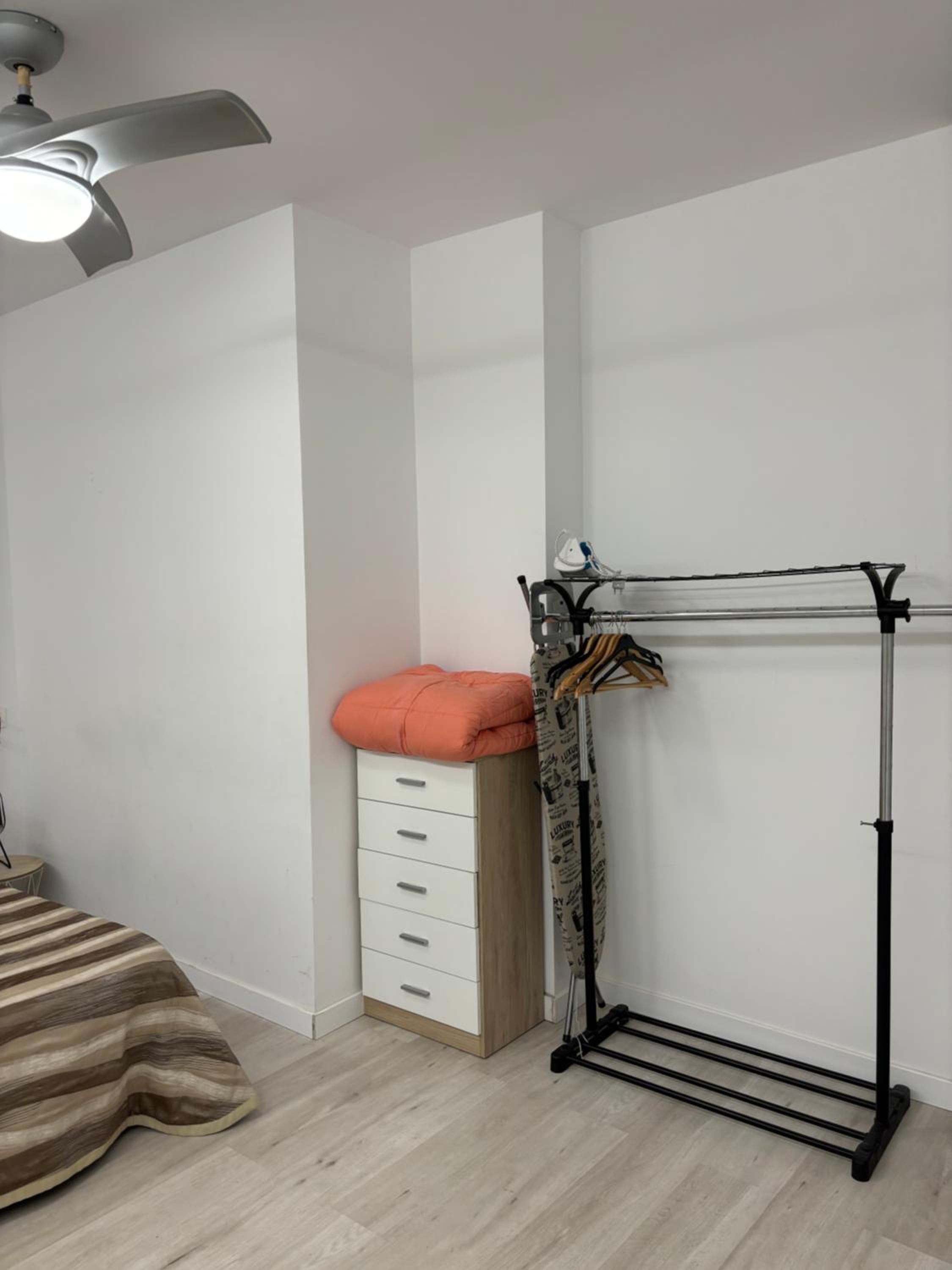 Apartamento blanco y negro en el centro