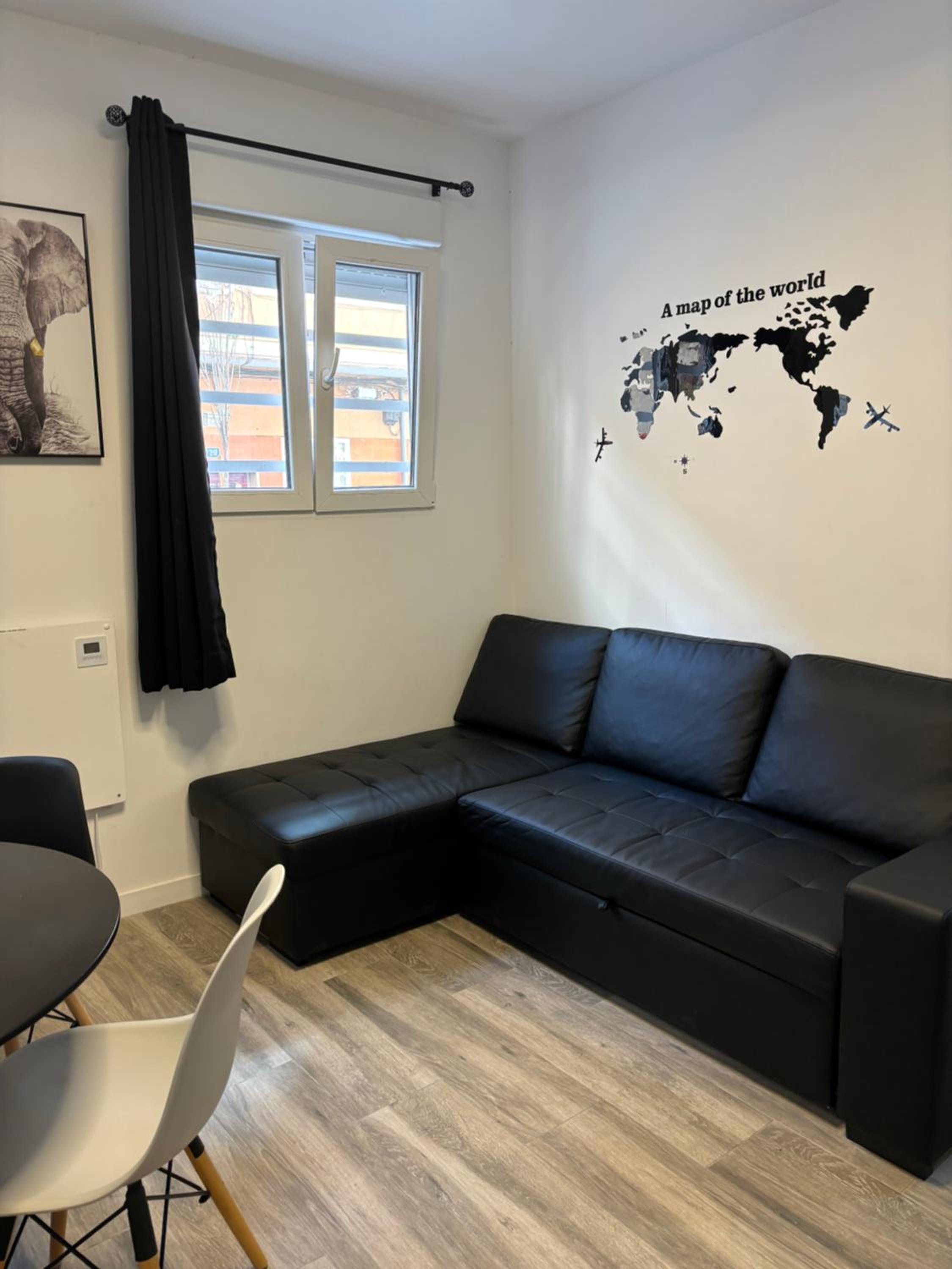 Apartamento blanco y negro en el centro