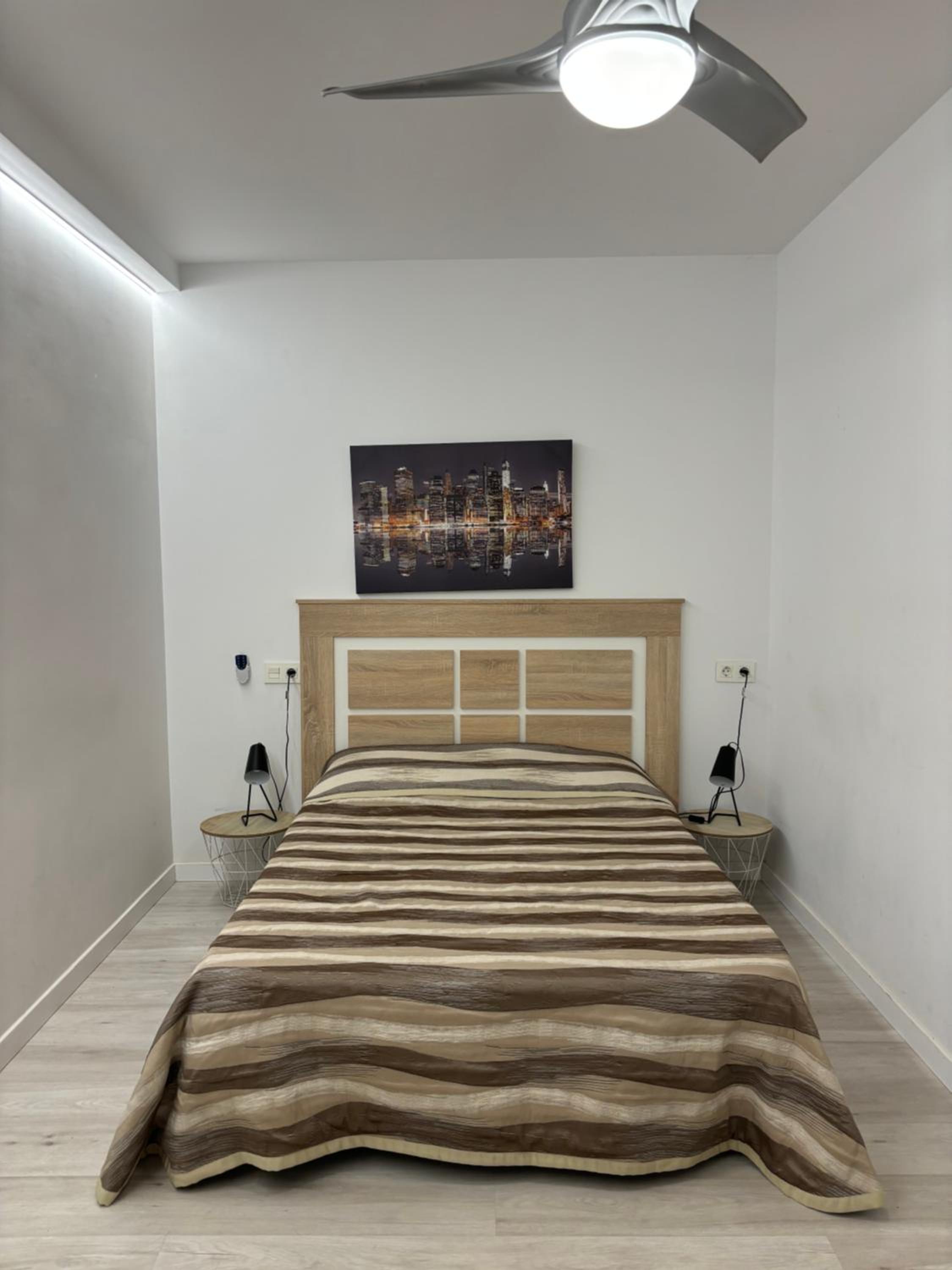 Apartamento blanco y negro en el centro
