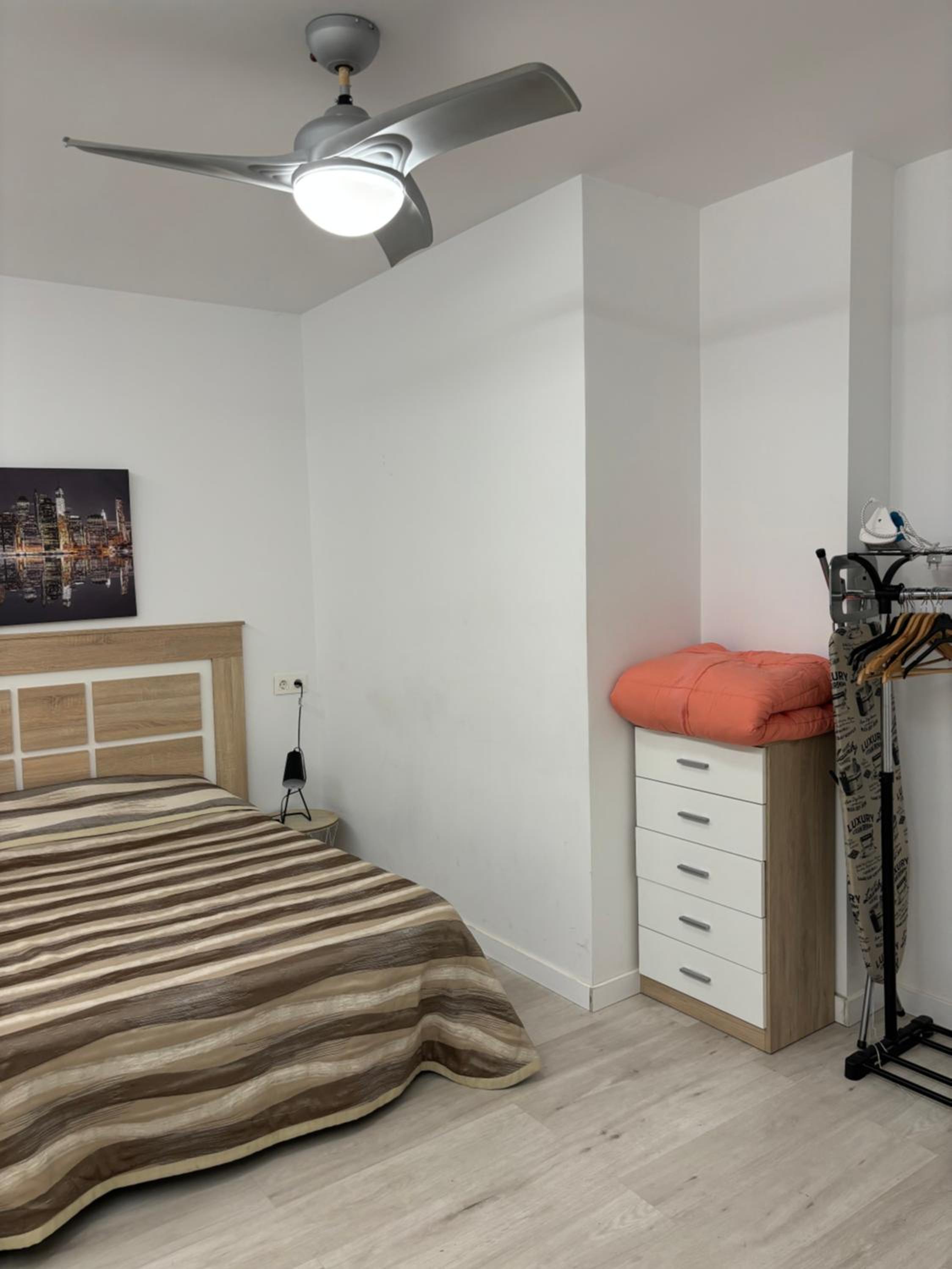 Apartamento blanco y negro en el centro