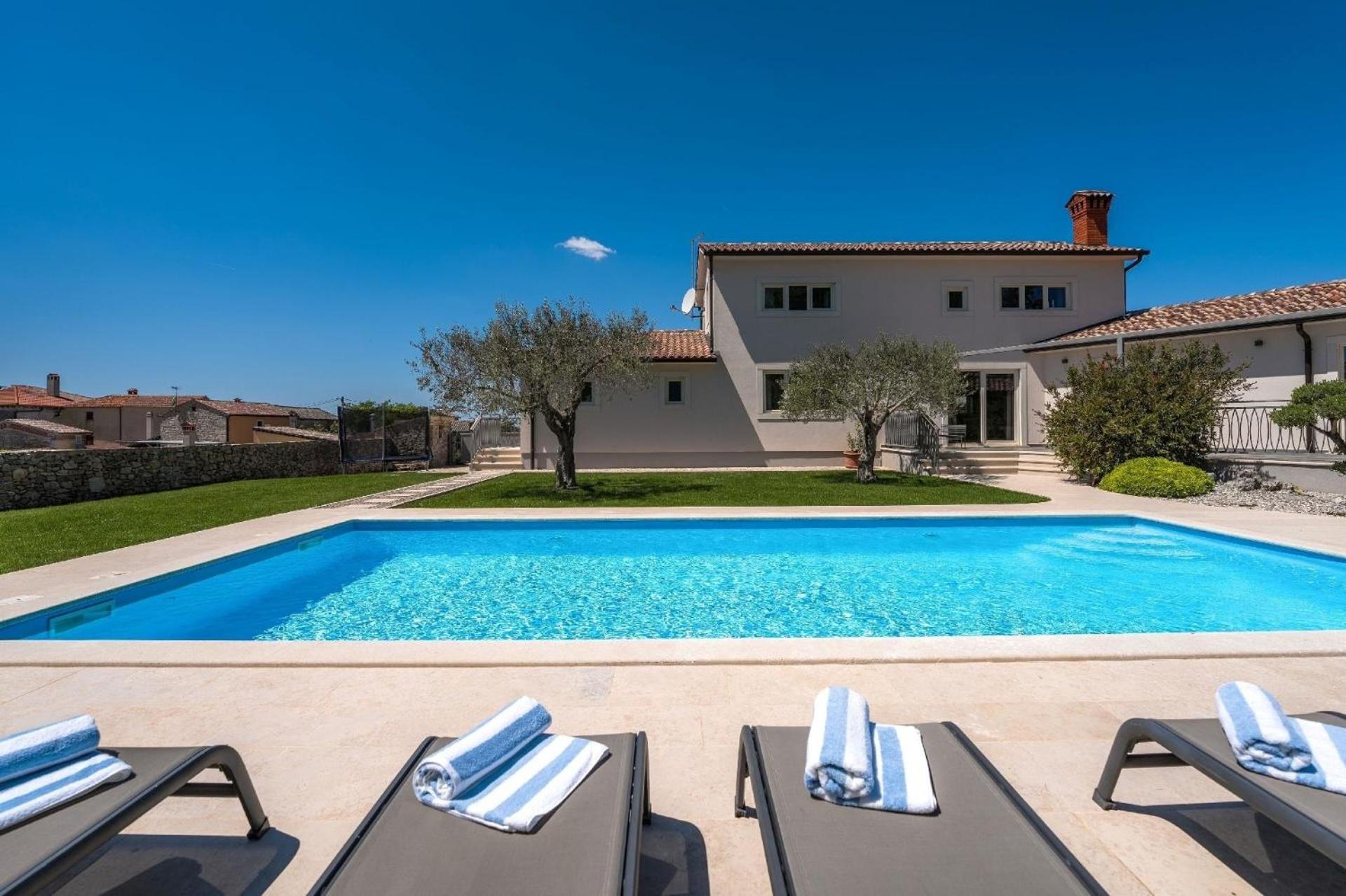Villa Gemini mit Salzwasserpool und Garten photo 5