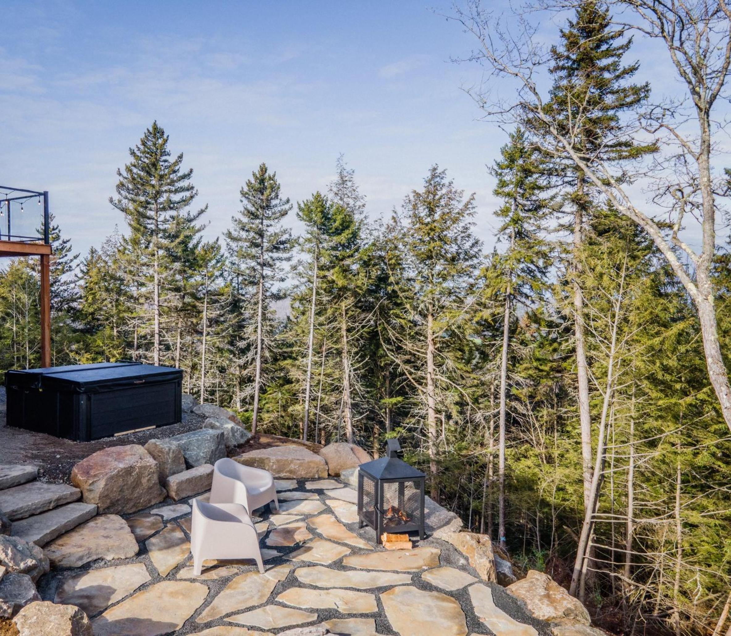 Chalet XO Tremblant - 5BRs, Private Baths, Spa, Sauna & Rooftop
