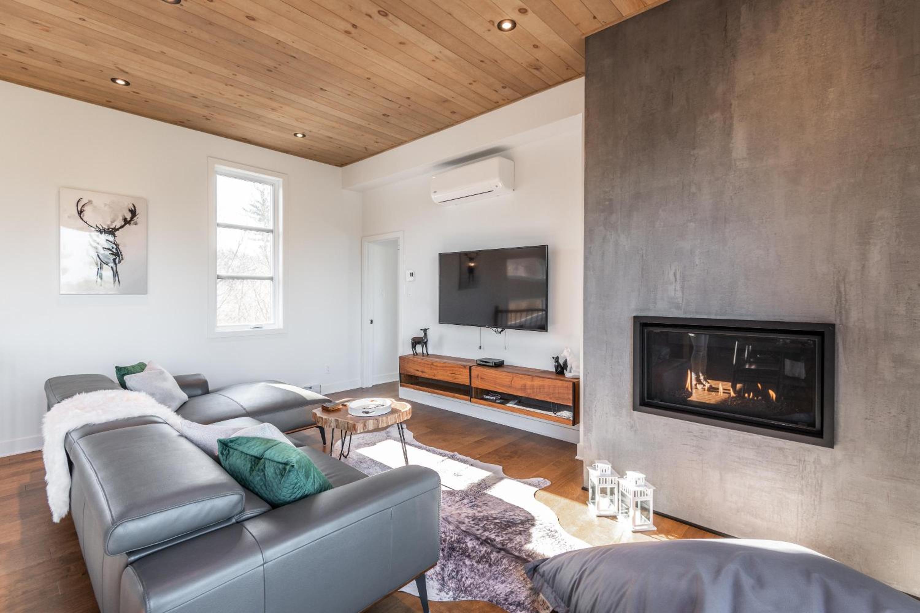 Chalet XO Tremblant - 5BRs, Private Baths, Spa, Sauna & Rooftop