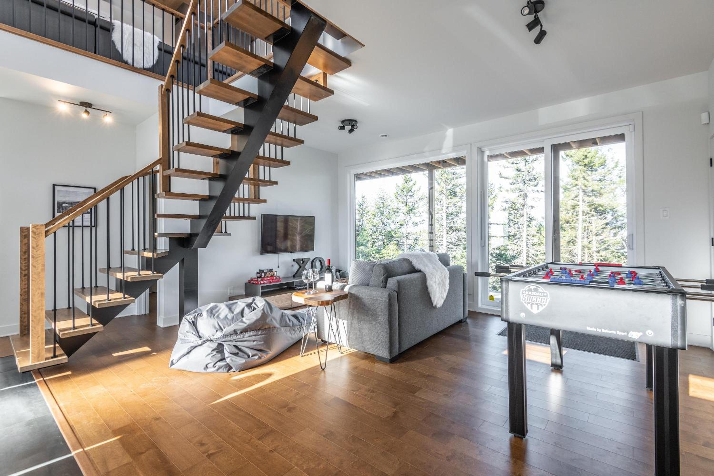 Chalet XO Tremblant - 5BRs, Private Baths, Spa, Sauna & Rooftop