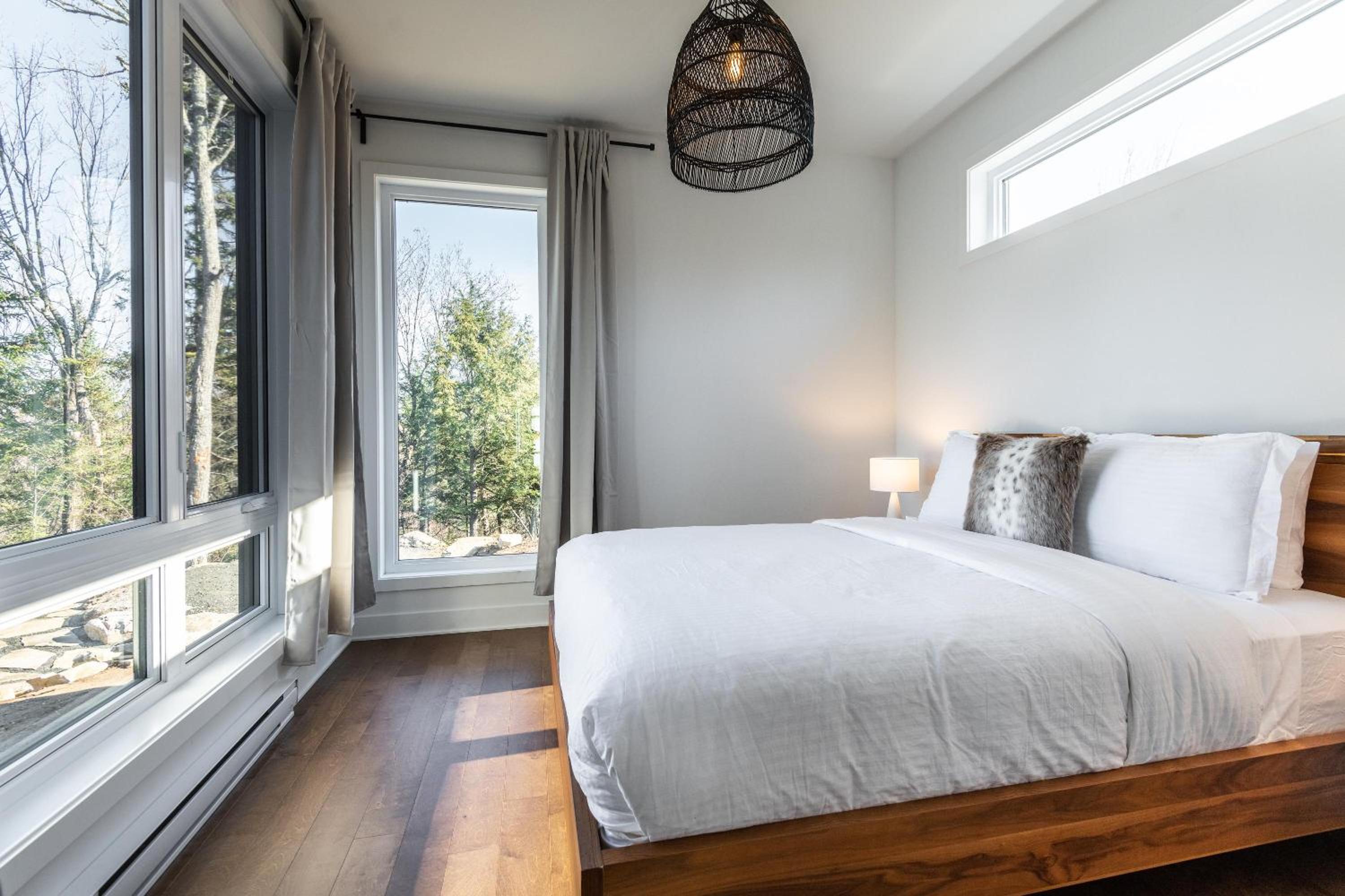 Chalet XO Tremblant - 5BRs, Private Baths, Spa, Sauna & Rooftop