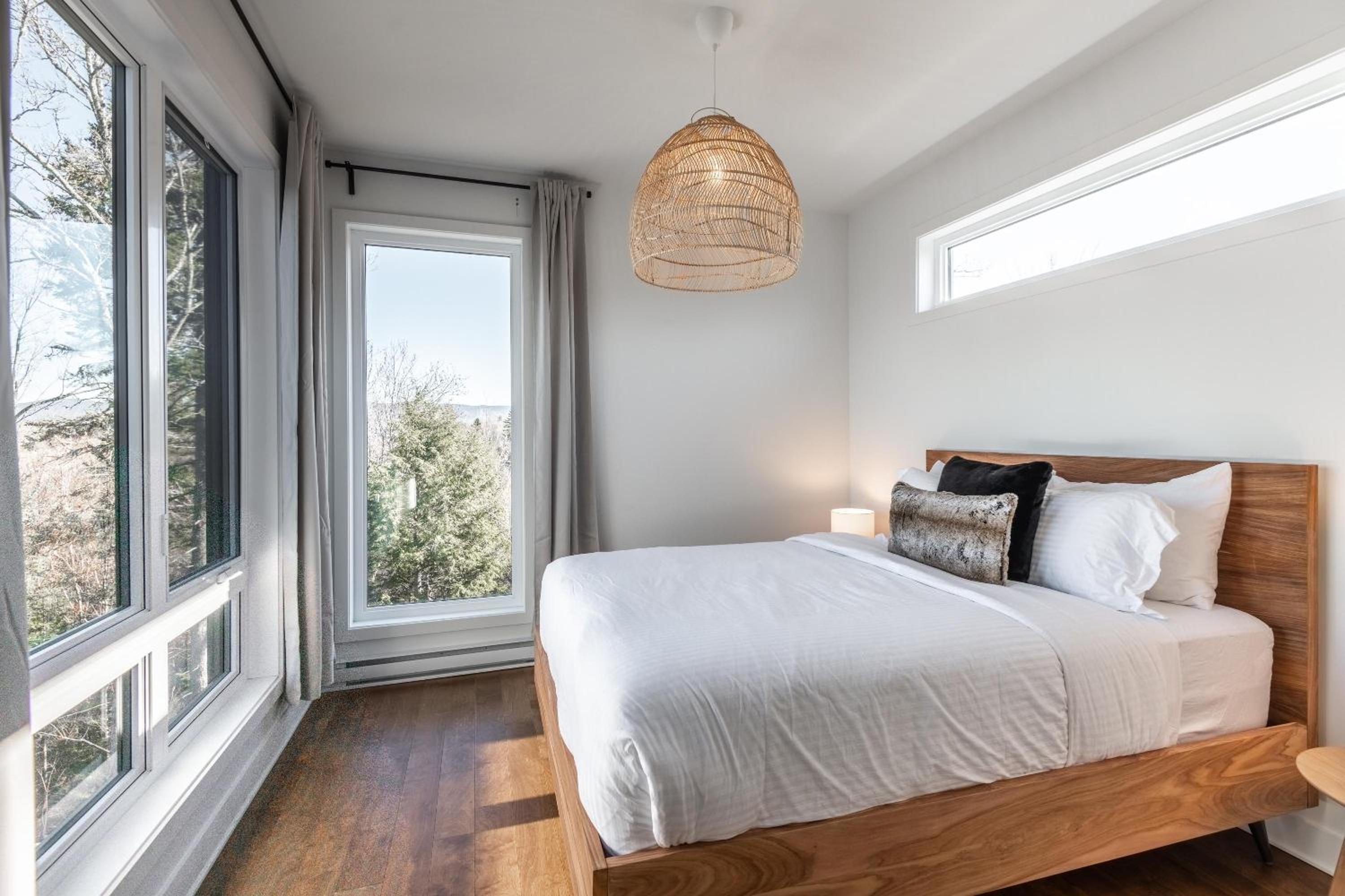 Chalet XO Tremblant - 5BRs, Private Baths, Spa, Sauna & Rooftop