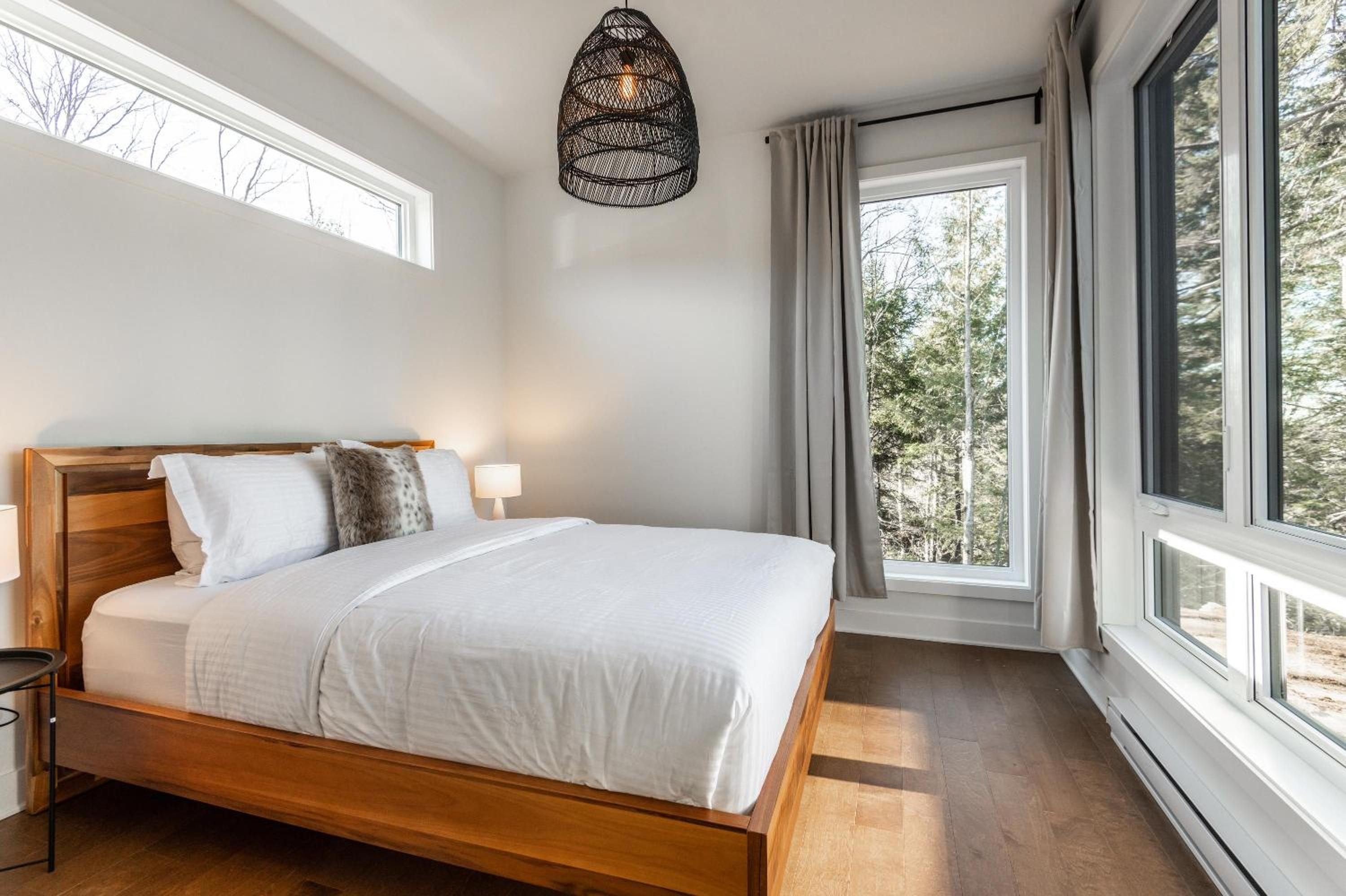 Chalet XO Tremblant - 5BRs, Private Baths, Spa, Sauna & Rooftop