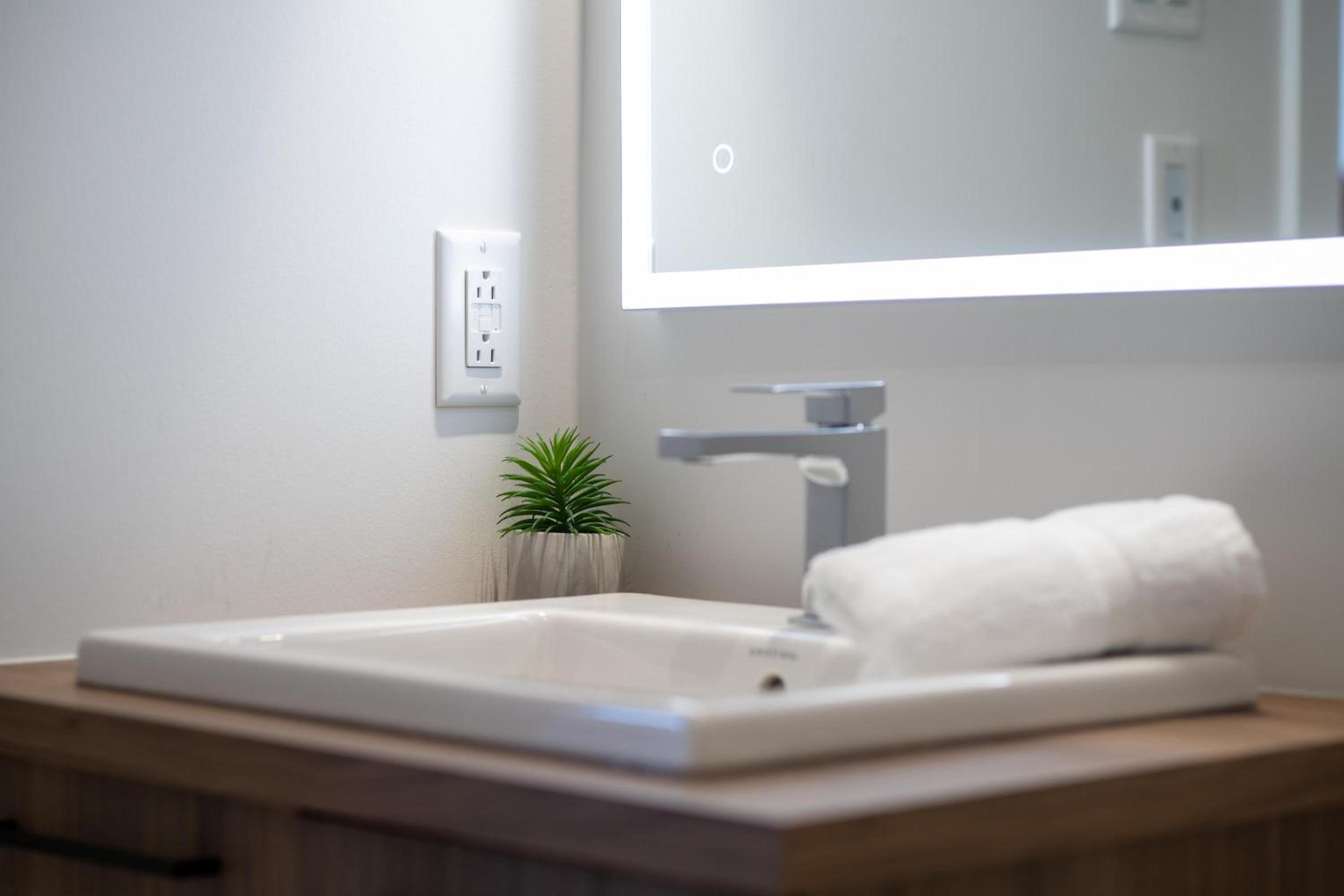 Chalet XO Tremblant - 5BRs, Private Baths, Spa, Sauna & Rooftop