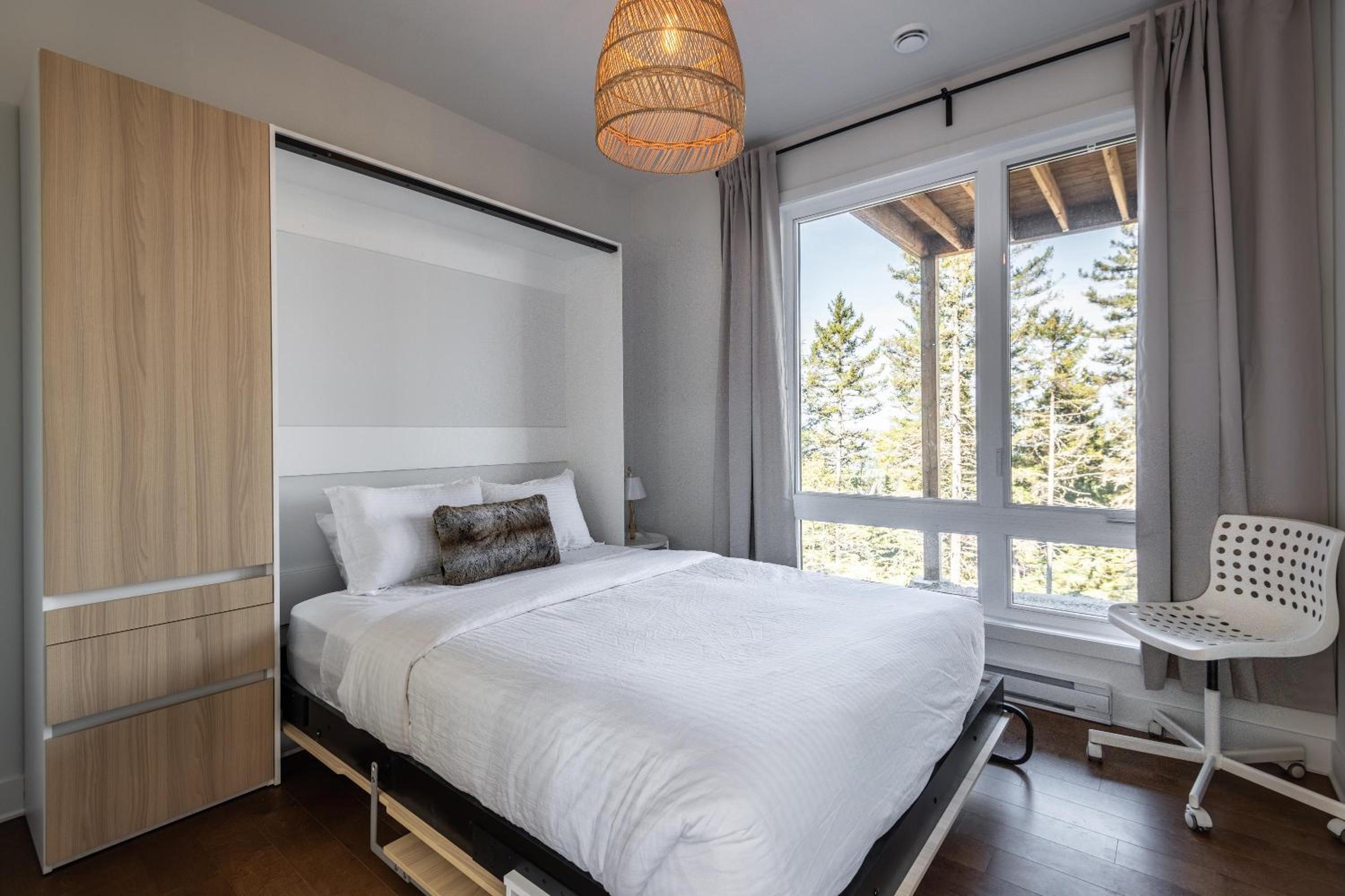 Chalet XO Tremblant - 5BRs, Private Baths, Spa, Sauna & Rooftop