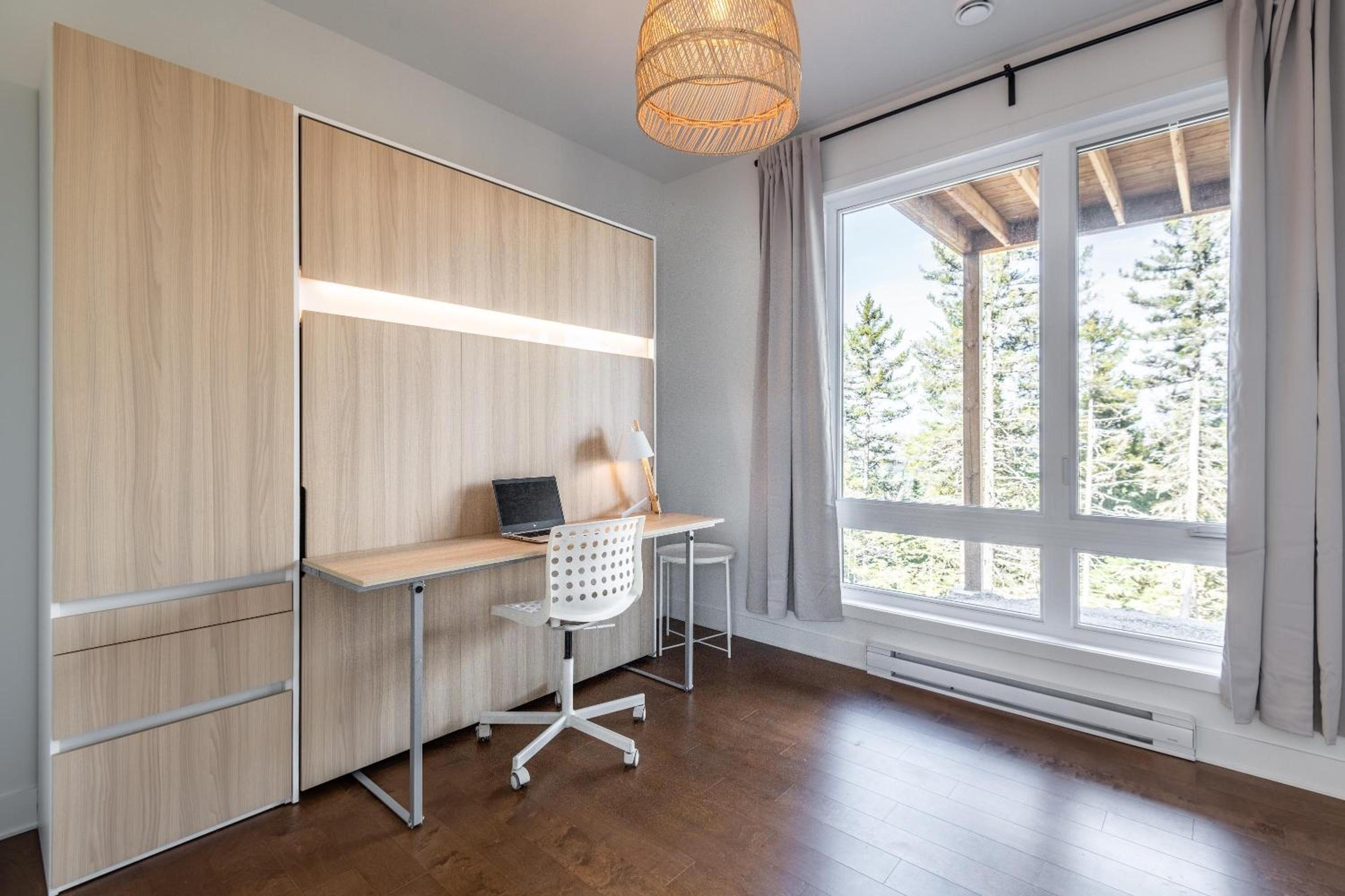 Chalet XO Tremblant - 5BRs, Private Baths, Spa, Sauna & Rooftop