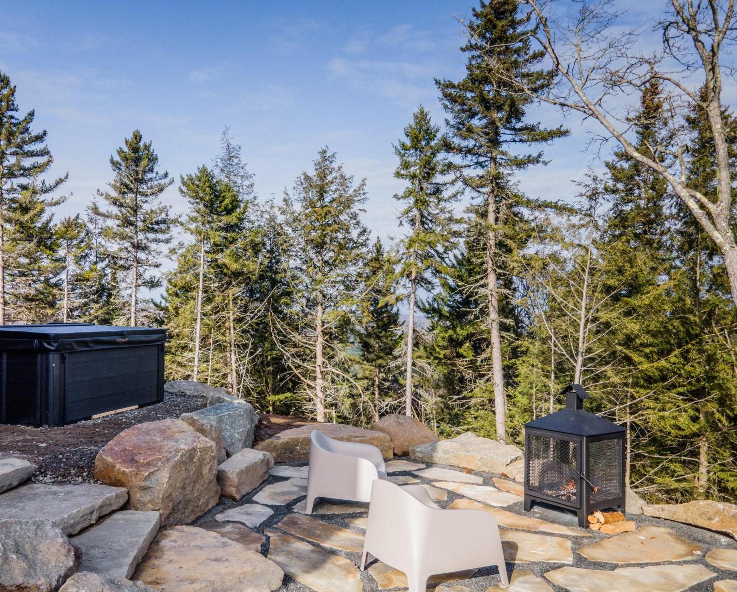 Chalet XO Tremblant - 5BRs, Private Baths, Spa, Sauna & Rooftop