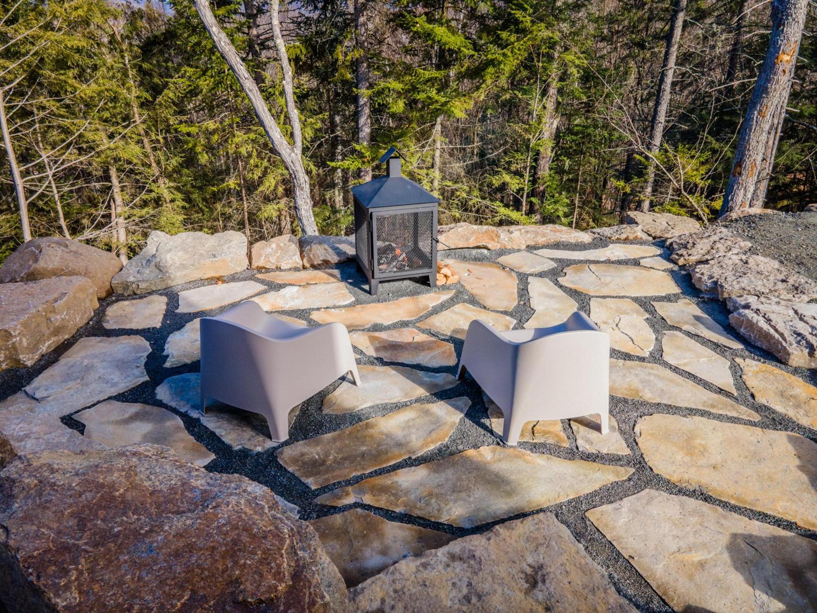 Chalet XO Tremblant - 5BRs, Private Baths, Spa, Sauna & Rooftop