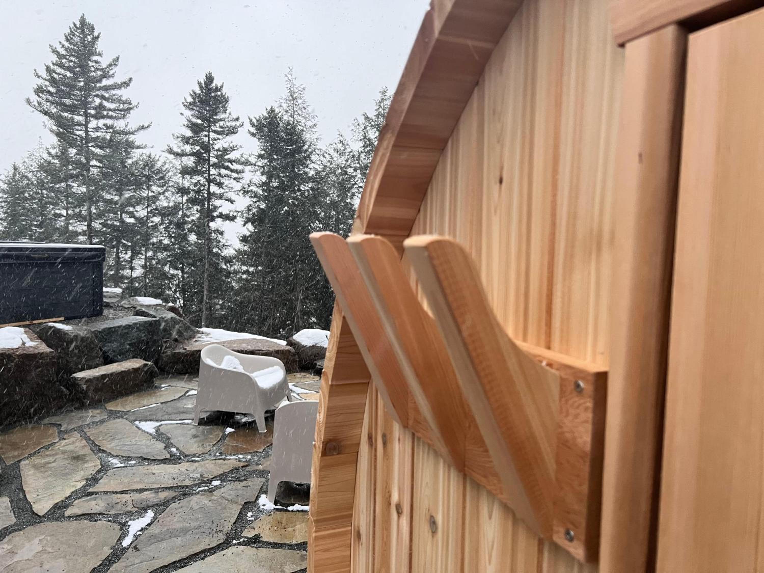 Chalet XO Tremblant - 5BRs, Private Baths, Spa, Sauna & Rooftop