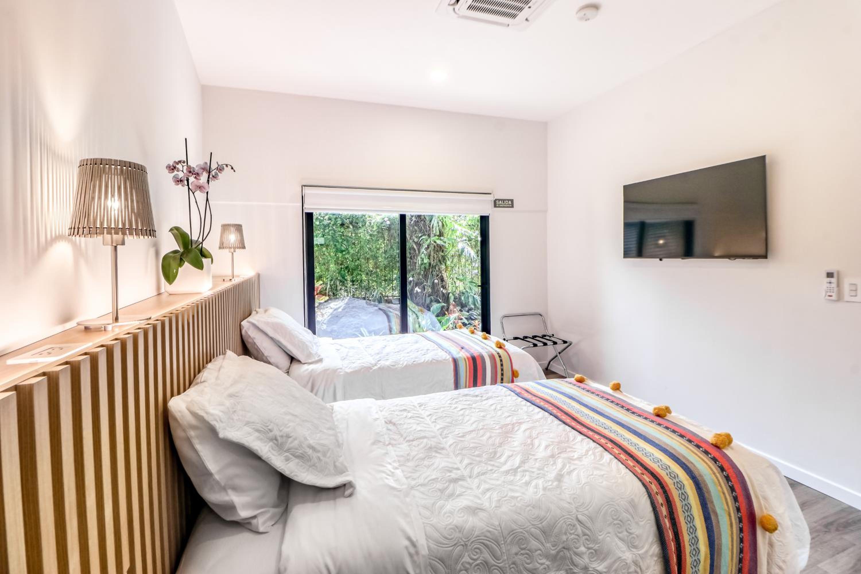 Colina Inn