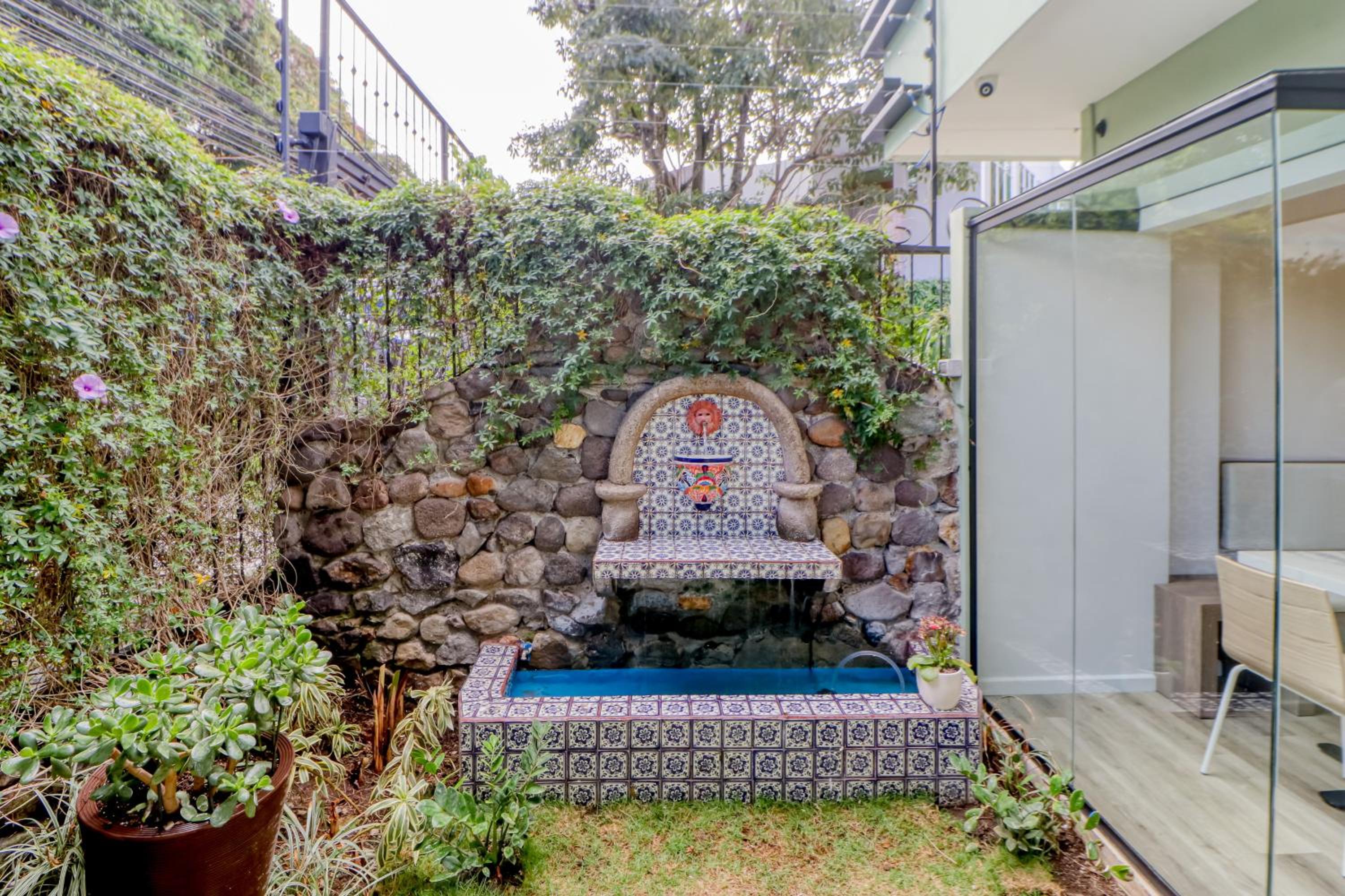Colina Inn
