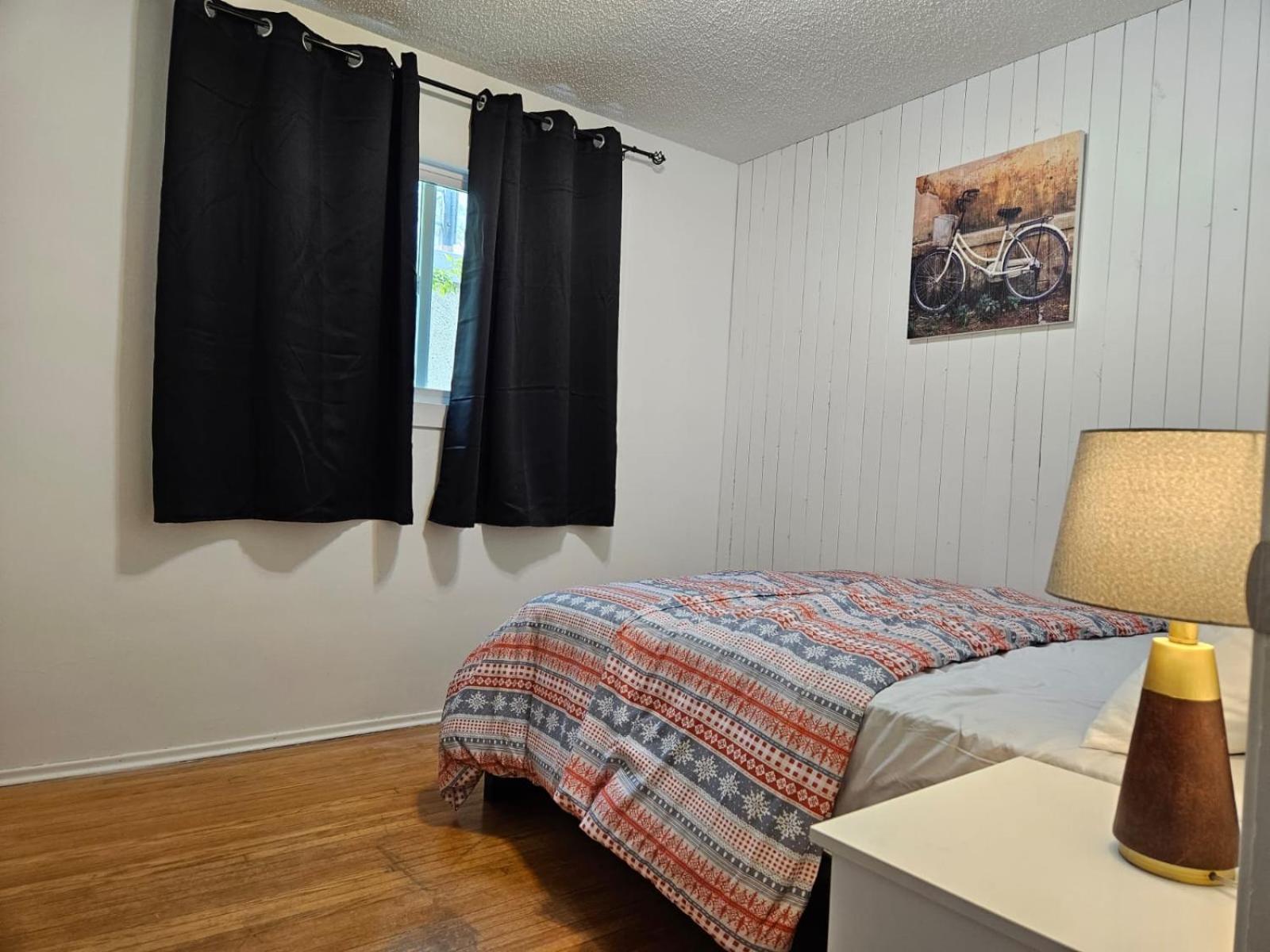 Pearl Home - 9 mins from Roger's Place & 20 mins from West Edmonton Mall