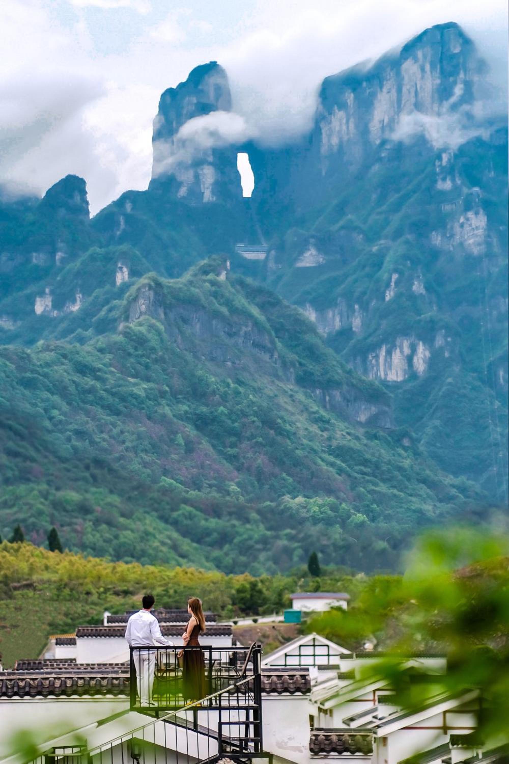 Tianmen Boutiqu Hotel-Free pickup-English services-Near the Tianmen Cableway