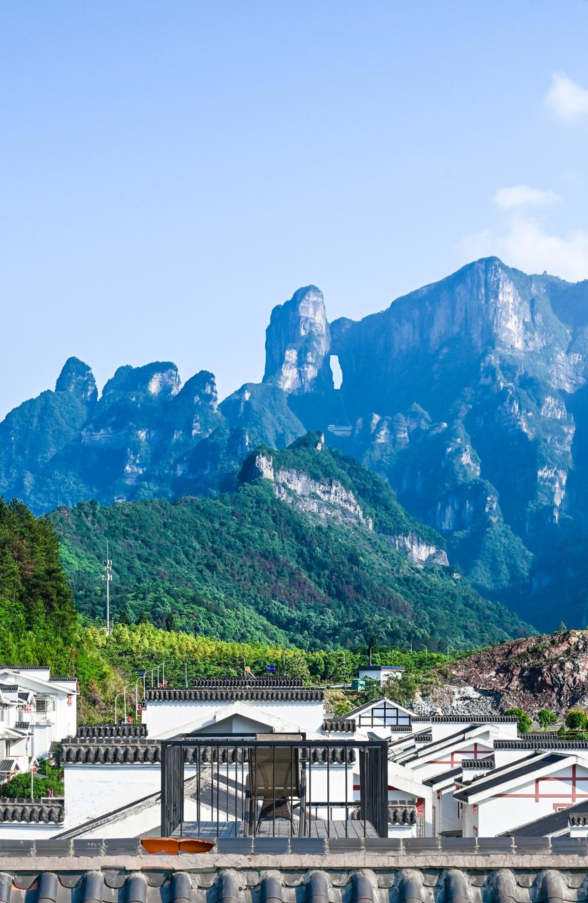 Tianmen Boutiqu Hotel-Free pickup-English services-Near the Tianmen Cableway