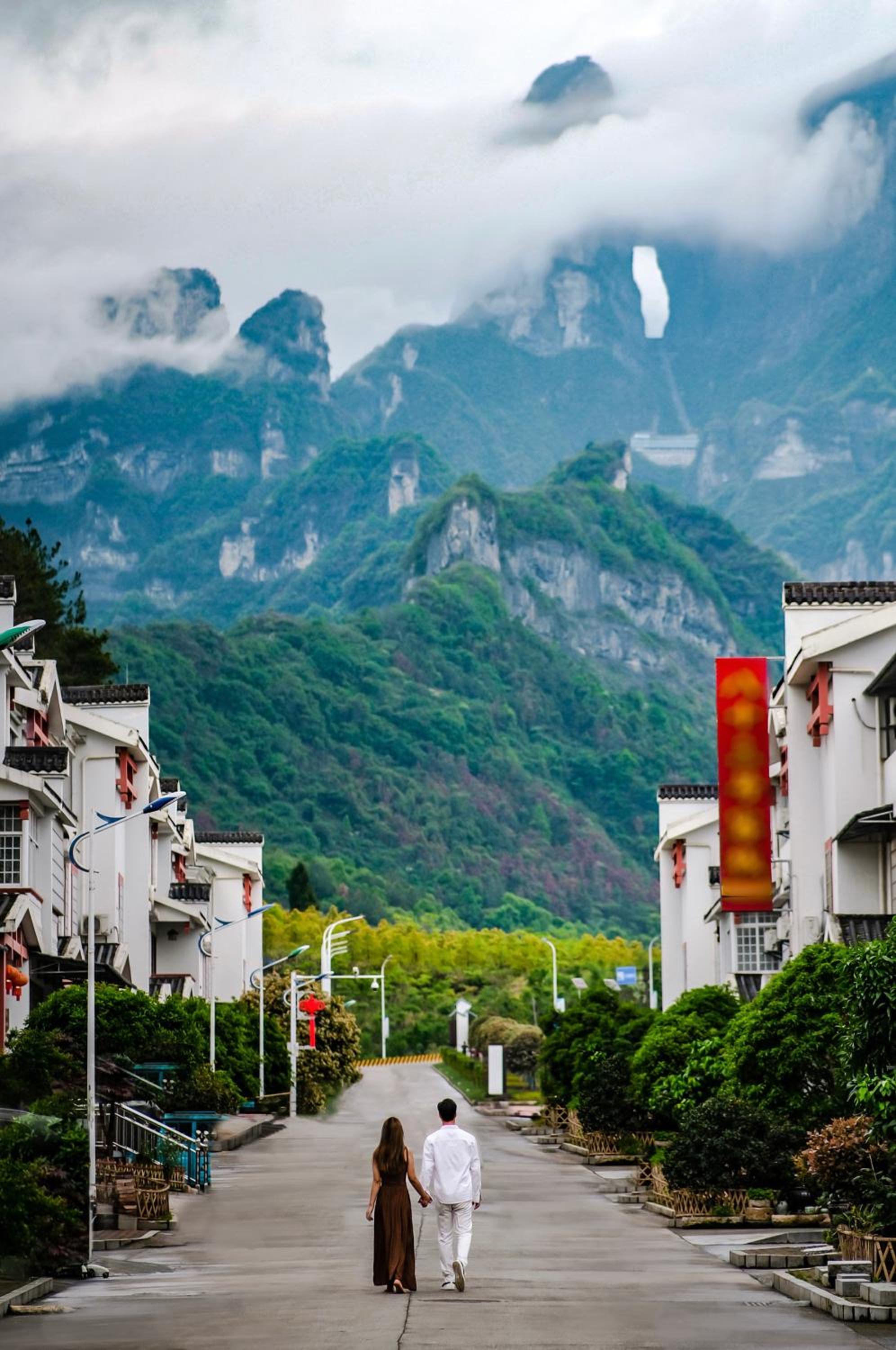 Tianmen Boutiqu Hotel-Free pickup-English services-Near the Tianmen Cableway