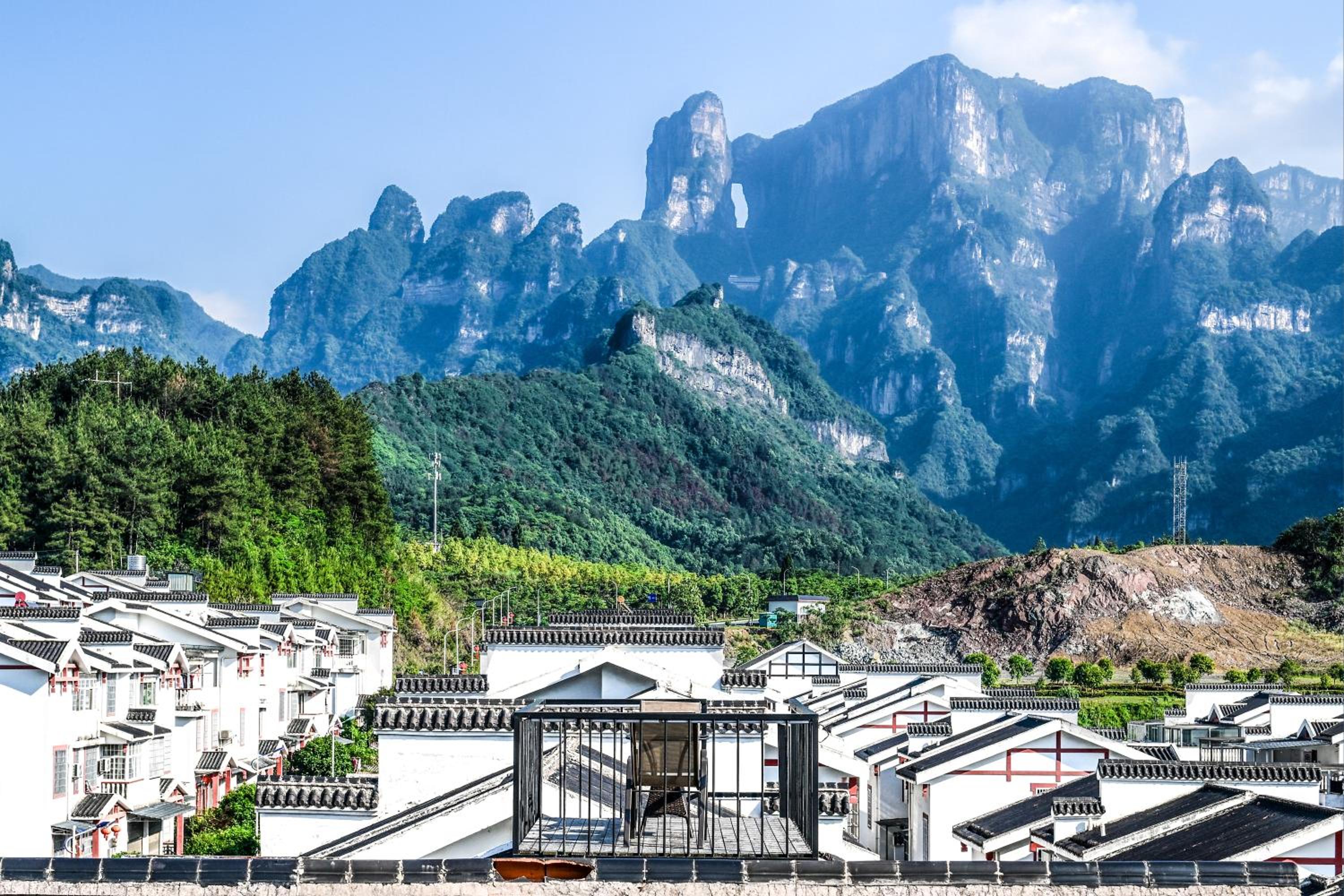 Tianmen Boutiqu Hotel-Free pickup-English services-Near the Tianmen Cableway
