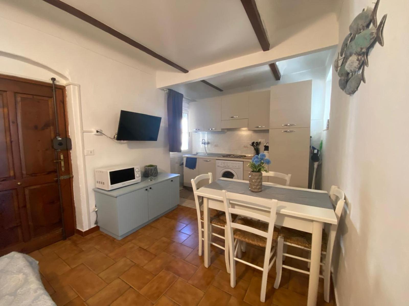 Ca' Scirocco en Imperia — kitchen