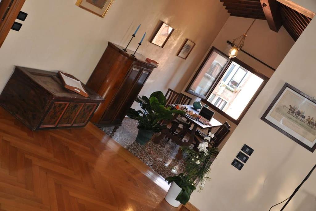 Venice Blue on Canal apartment
