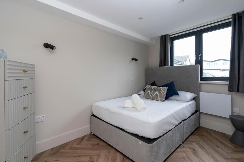 Modern 2BR Apt - Prime Portrush Location - Sleeps 5 view 3