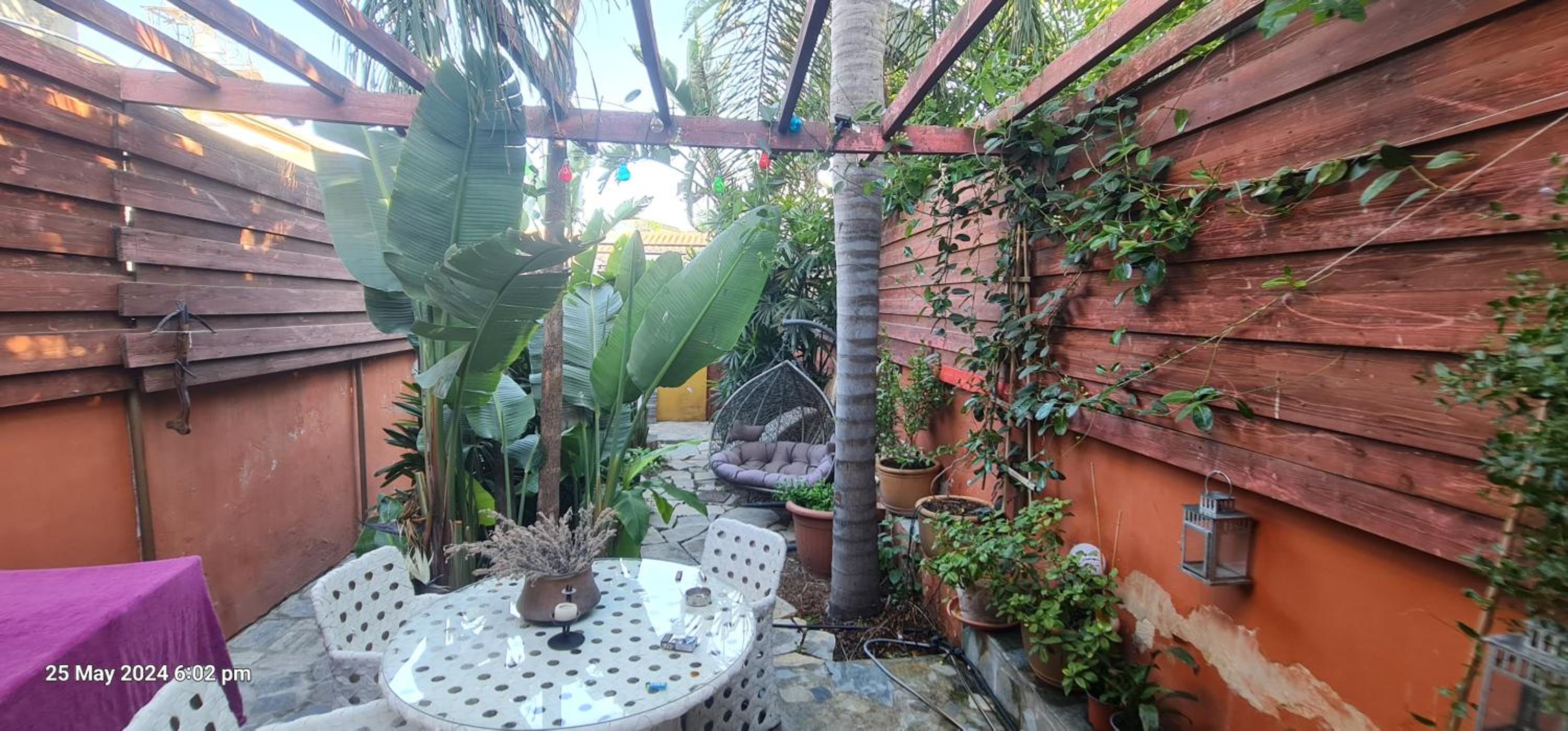 Hotel Petro's Antique House - Image 1