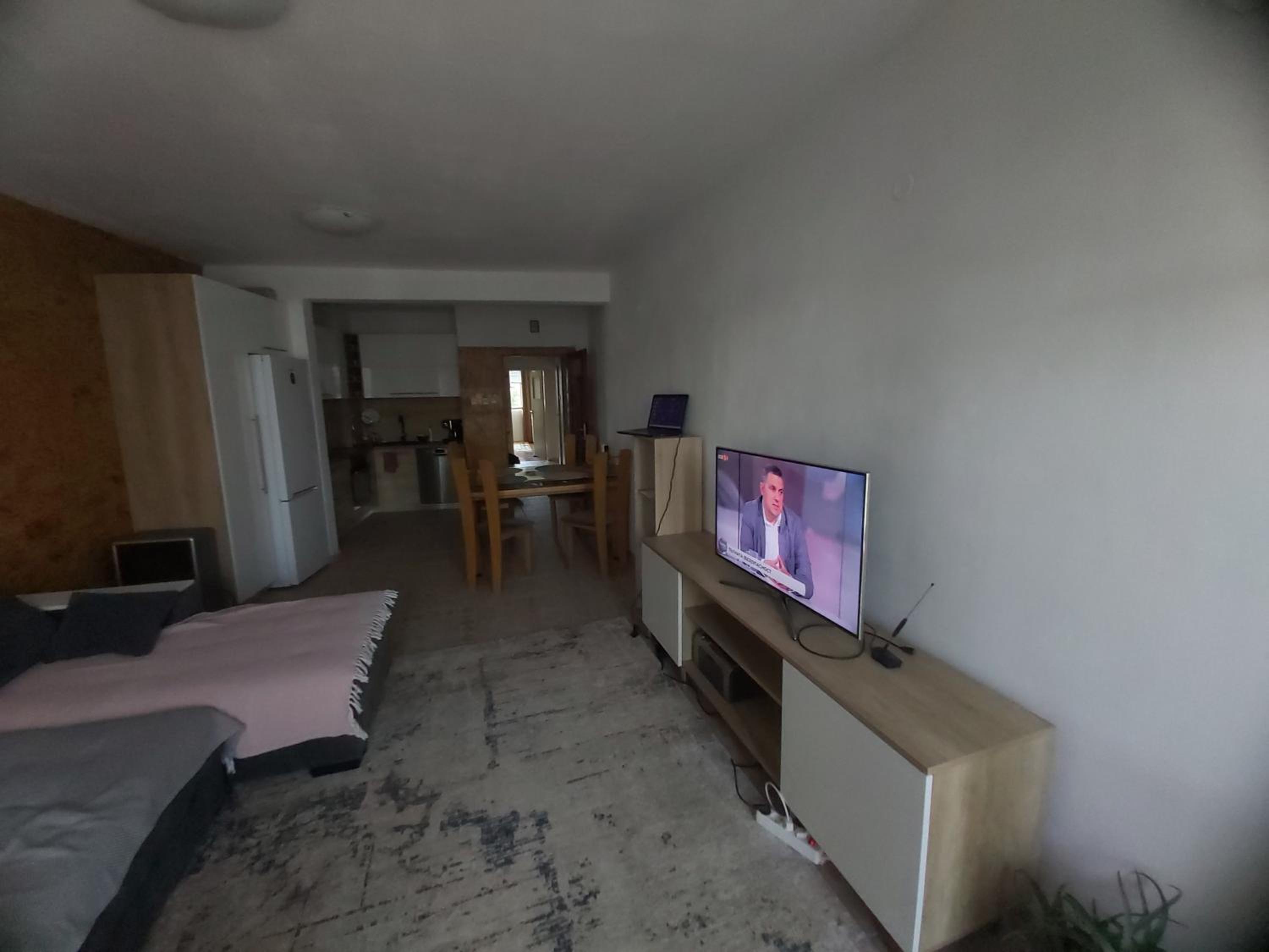 Просторен и светъл апартамент в центъра view 4