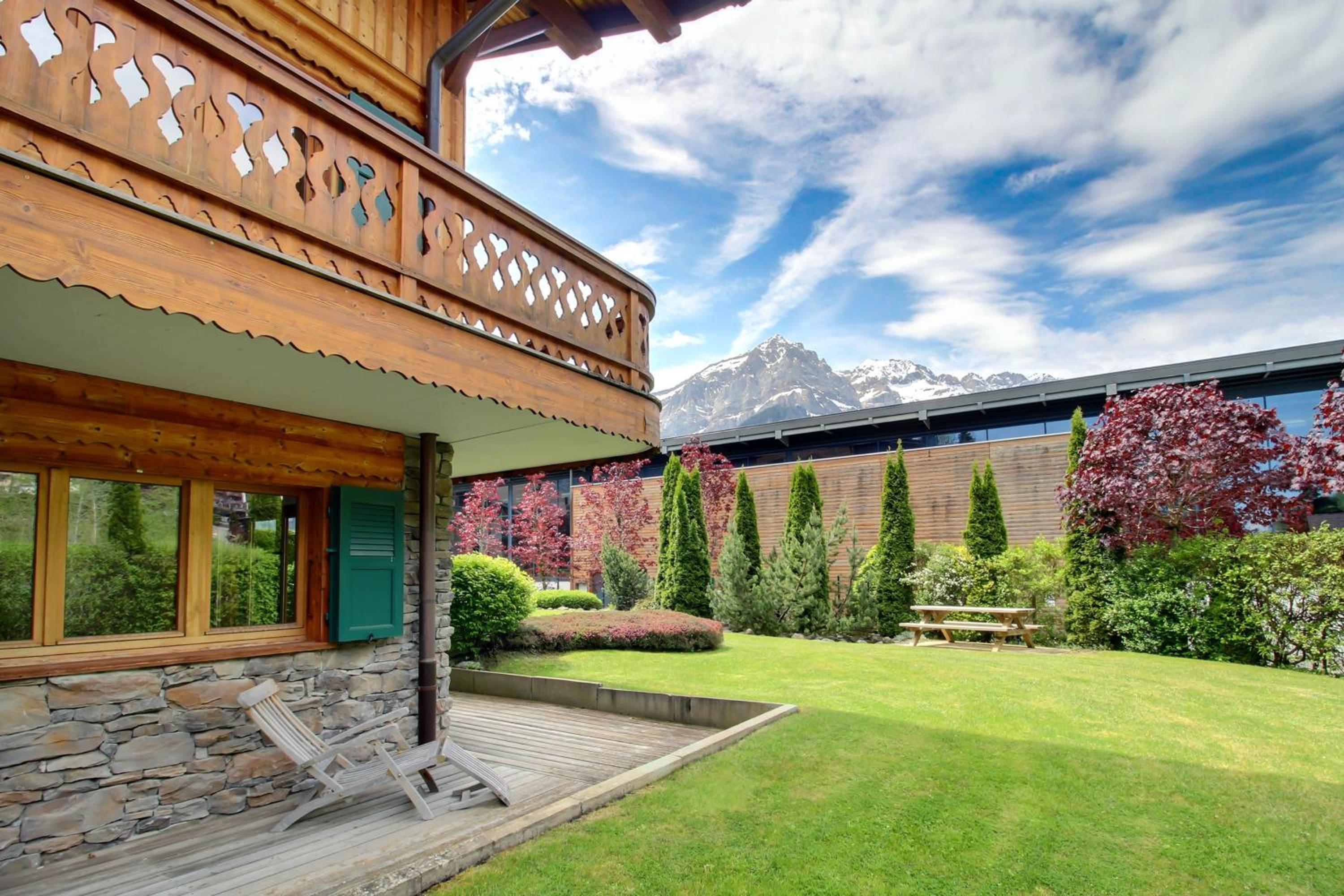 Lodge 1, hot tub and BBQ
