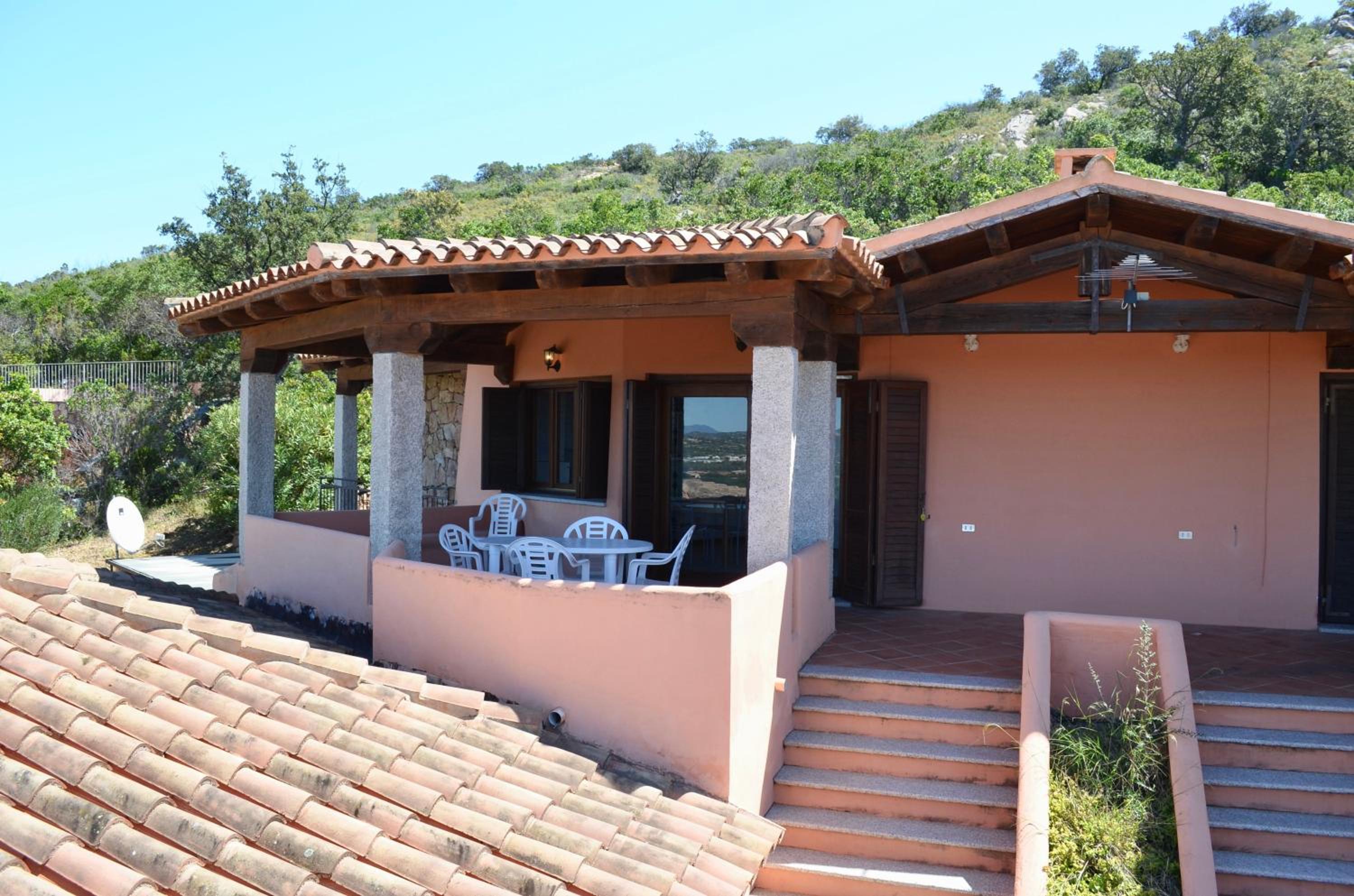 ISS Travel, Panoramic Coda Cavallo Cottages - 10 km from San Teodoro view 3