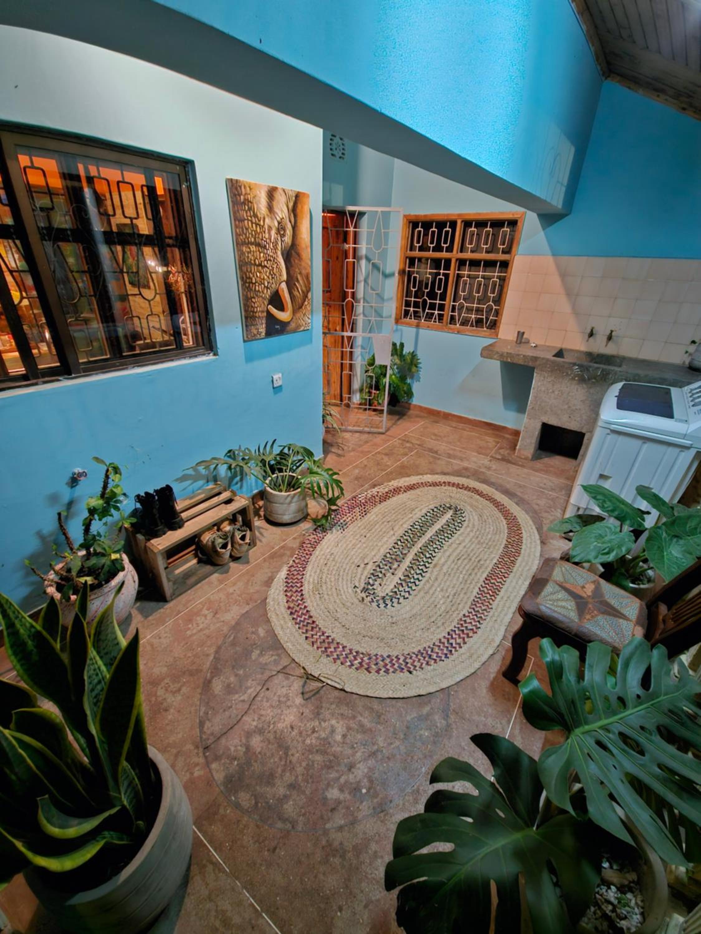 Mazzola Safari House & Backpacking view 3