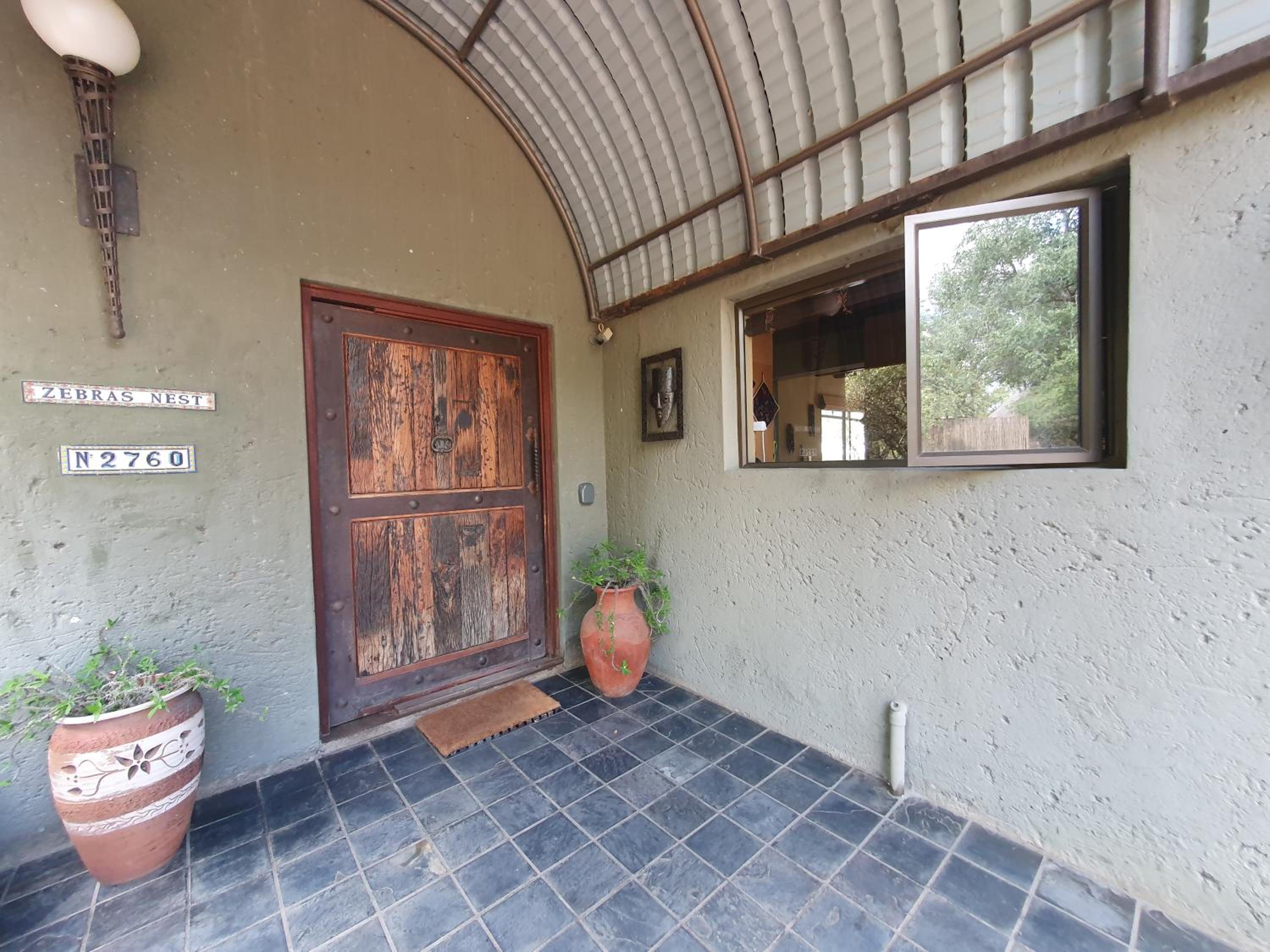 WIFI Luxury holiday villa Zebra's Nest at Kruger view 4