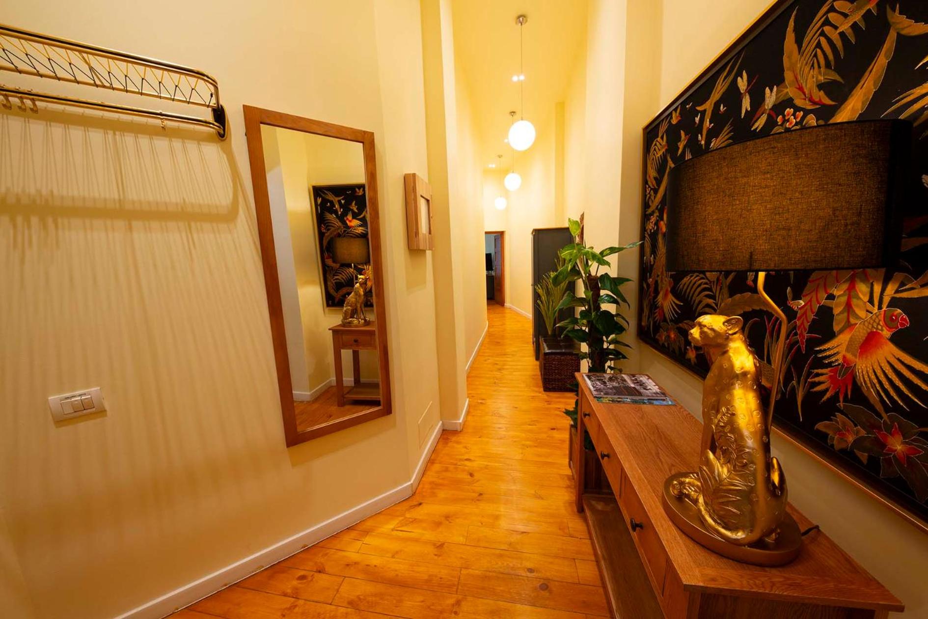 Rainforest Studio Downtown by Pretty Apartments