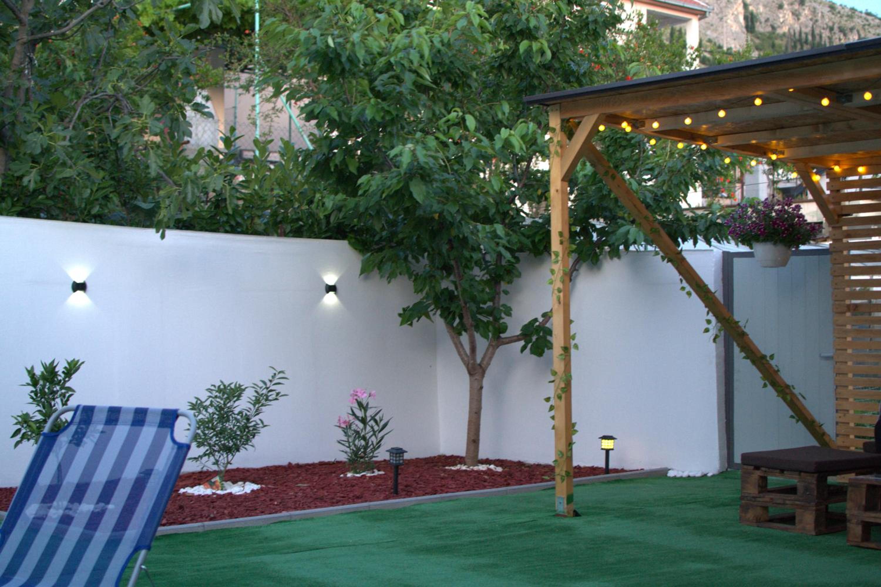 Hills Holiday House