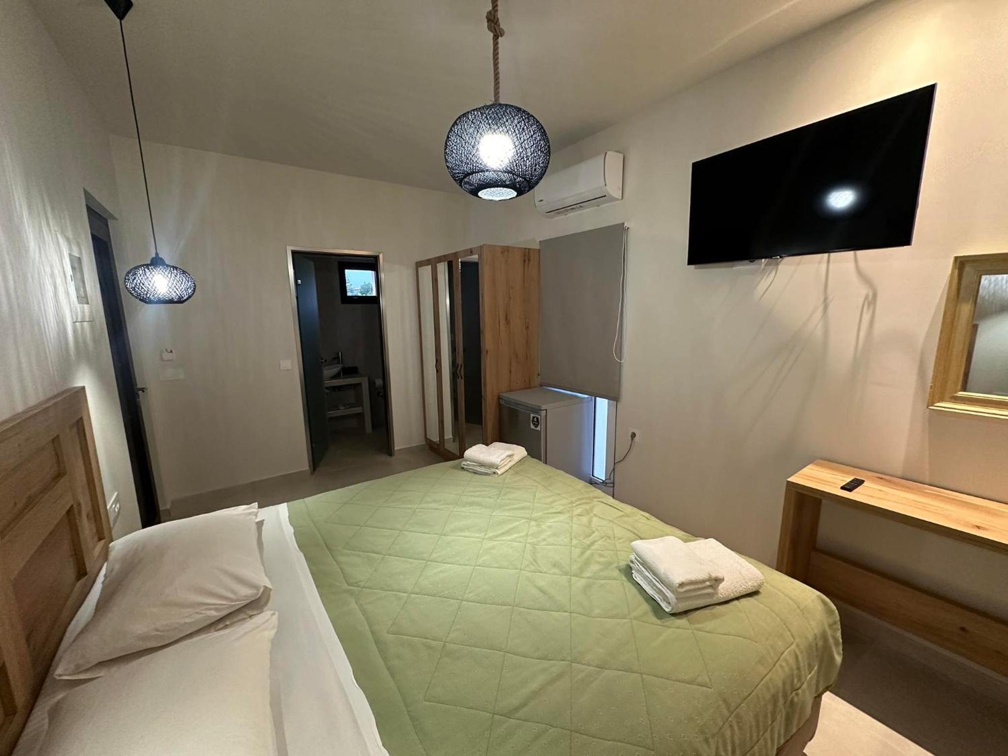 Sea Side Apartments & Studios-Renovated view 3