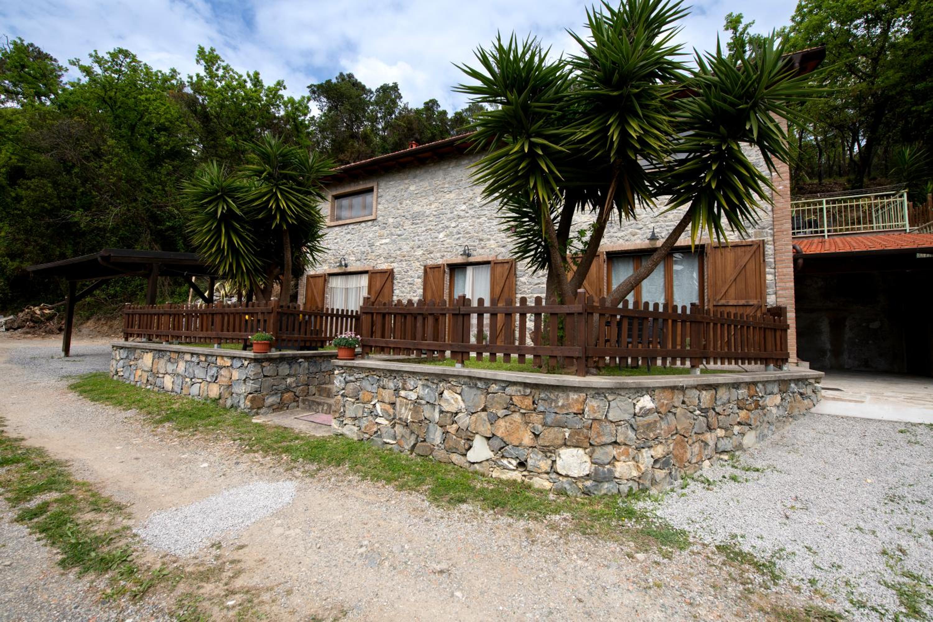 270 - Le Yucche Country House, nel verde di Casarza, 15 Minuti d'auto dal Mare