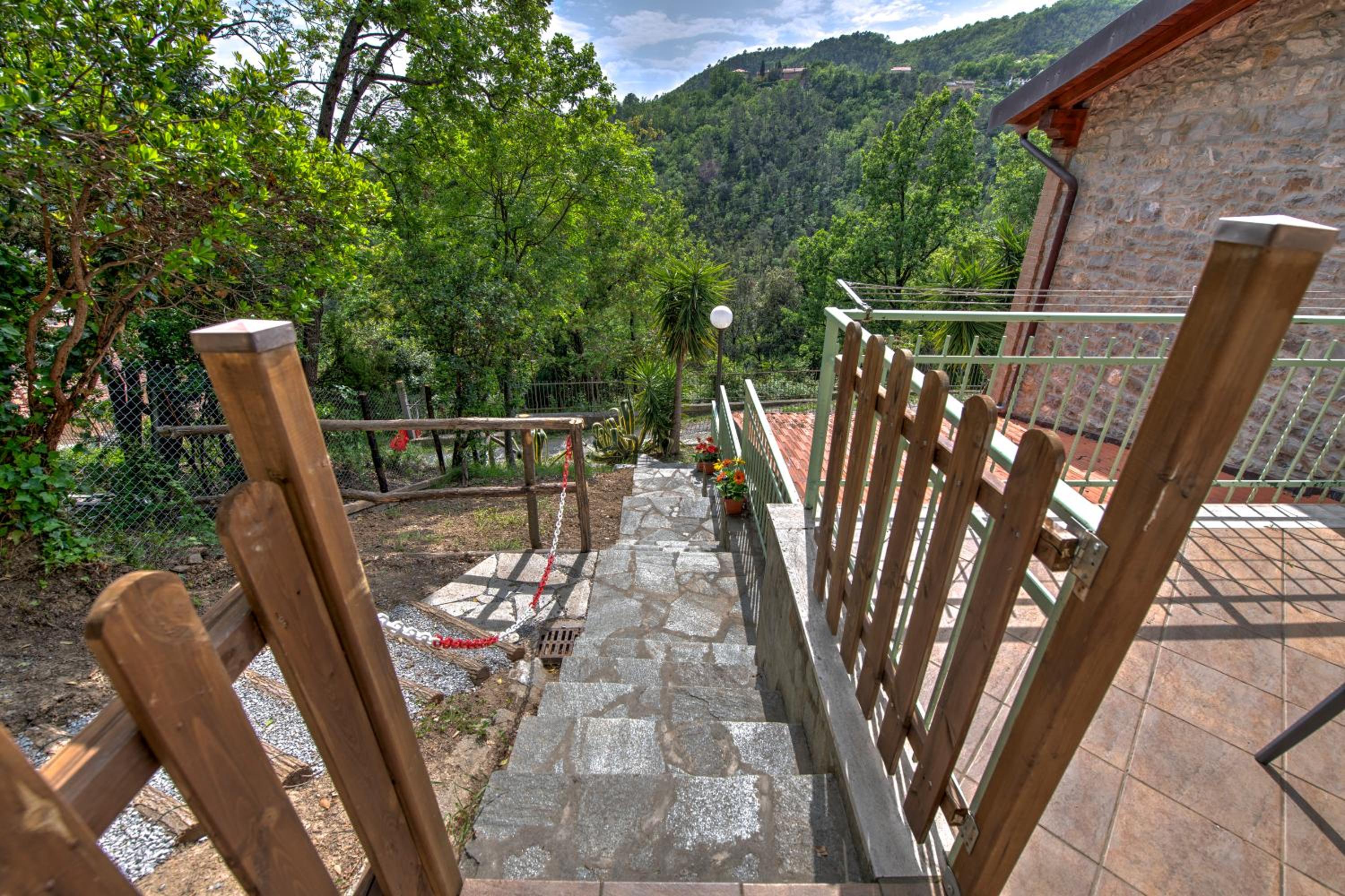270 - Le Yucche Country House, nel verde di Casarza, 15 Minuti d'auto dal Mare