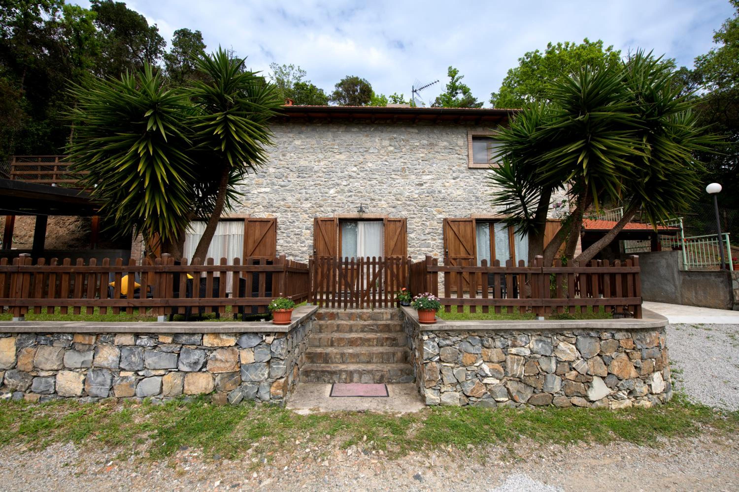 270 - Le Yucche Country House, nel verde di Casarza, 15 Minuti d'auto dal Mare