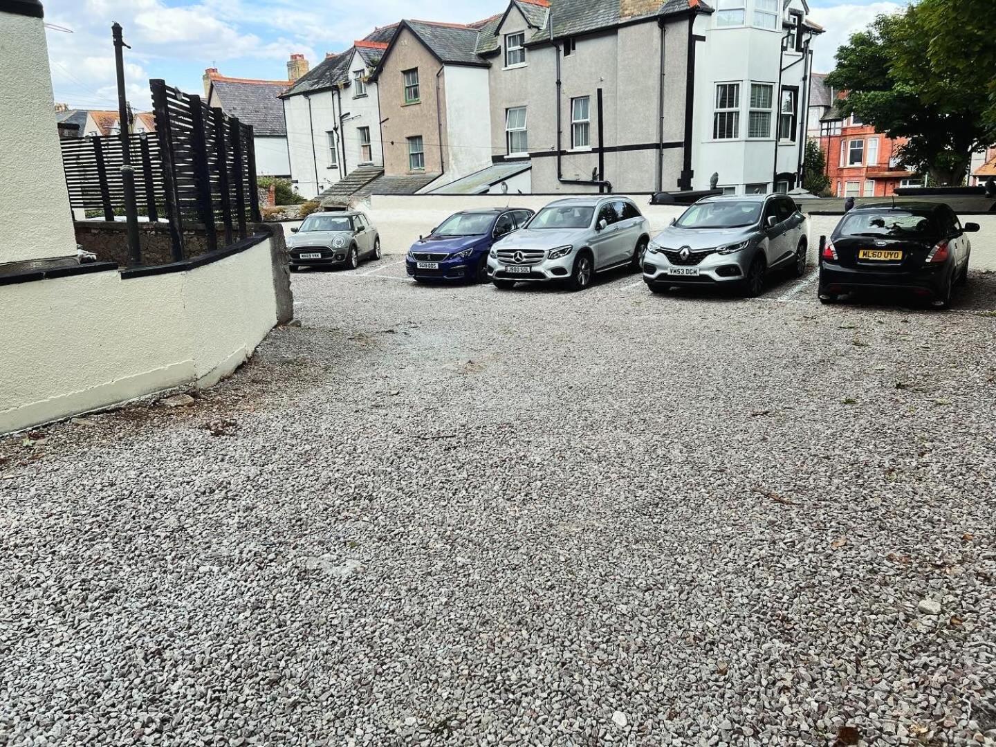 Roomours Hotel with Private Car Park view 5
