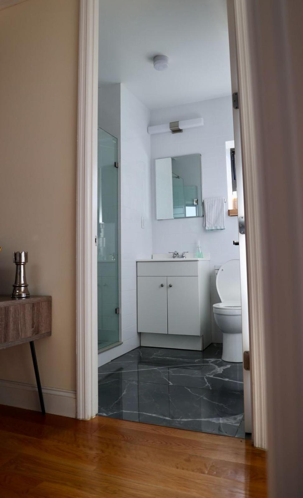 Modern Apartment By Central Park - 3 BR