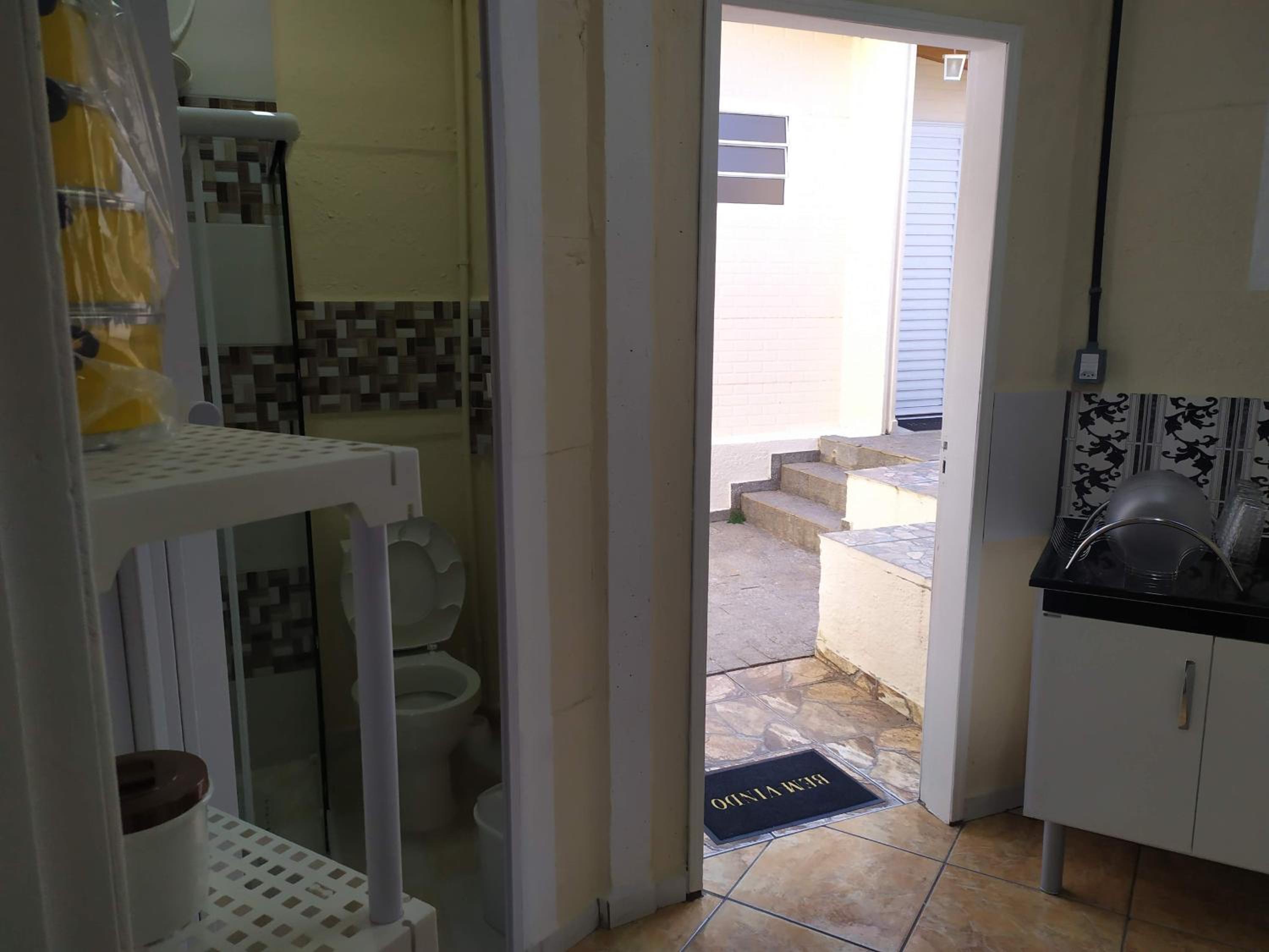 Pousada-Flat-Kitnet Mobiliada c Sala e 40m2 de conforto