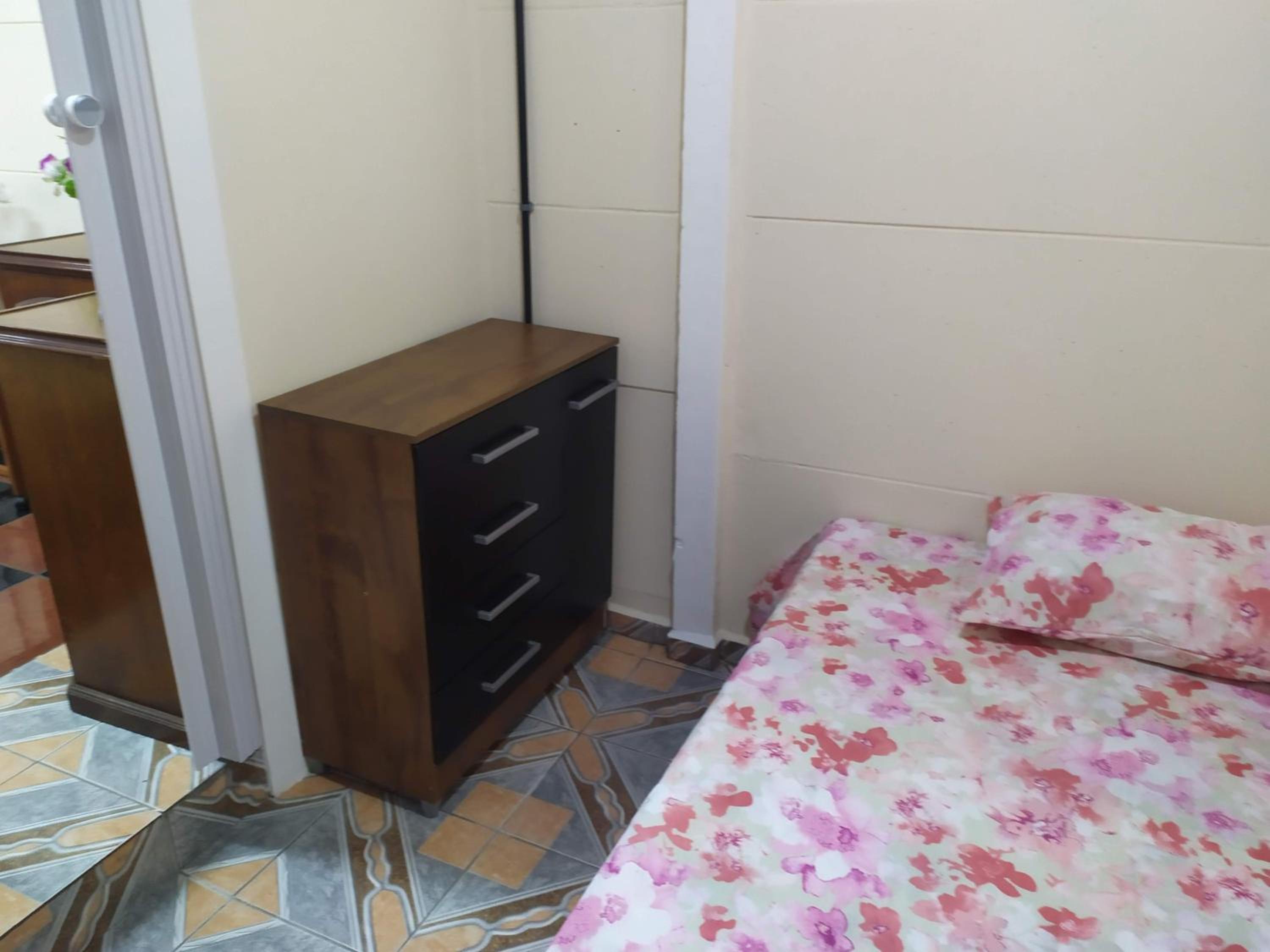 Pousada-Flat-Kitnet Mobiliada c Sala e 40m2 de conforto