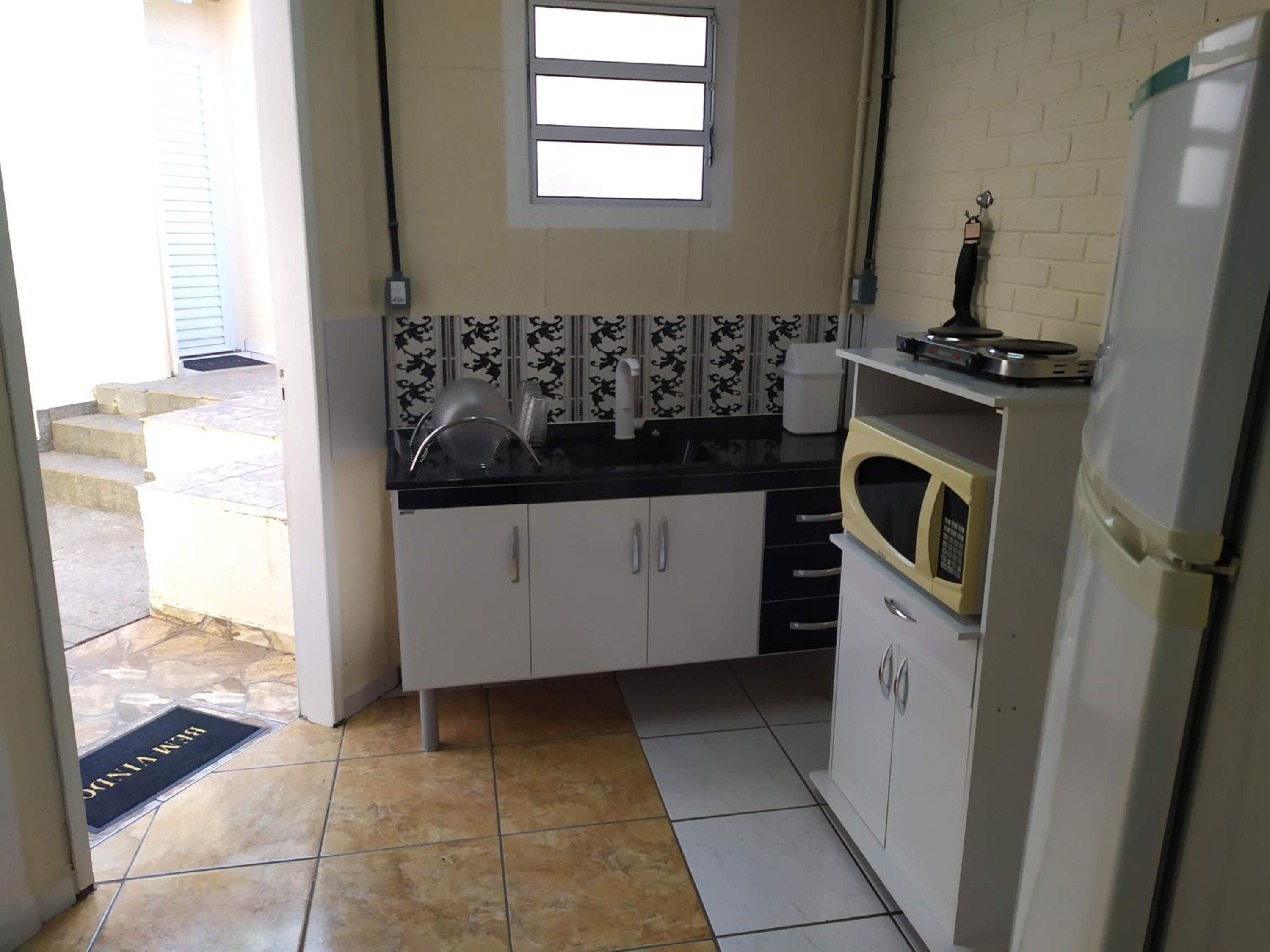 Pousada-Flat-Kitnet Mobiliada c Sala e 40m2 de conforto