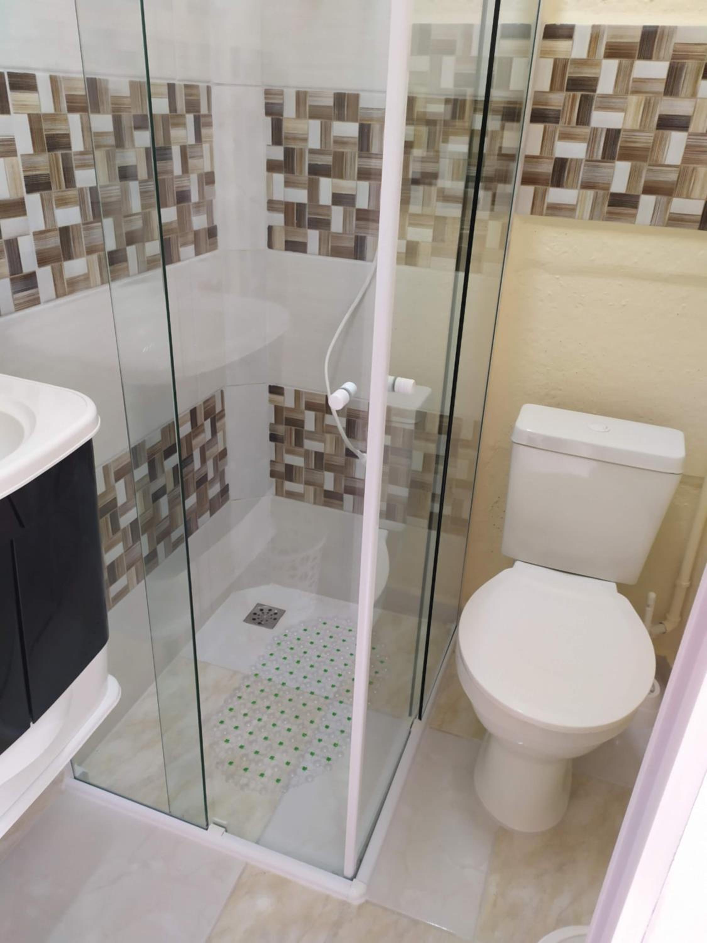Pousada-Flat-Kitnet Mobiliada c Sala e 40m2 de conforto