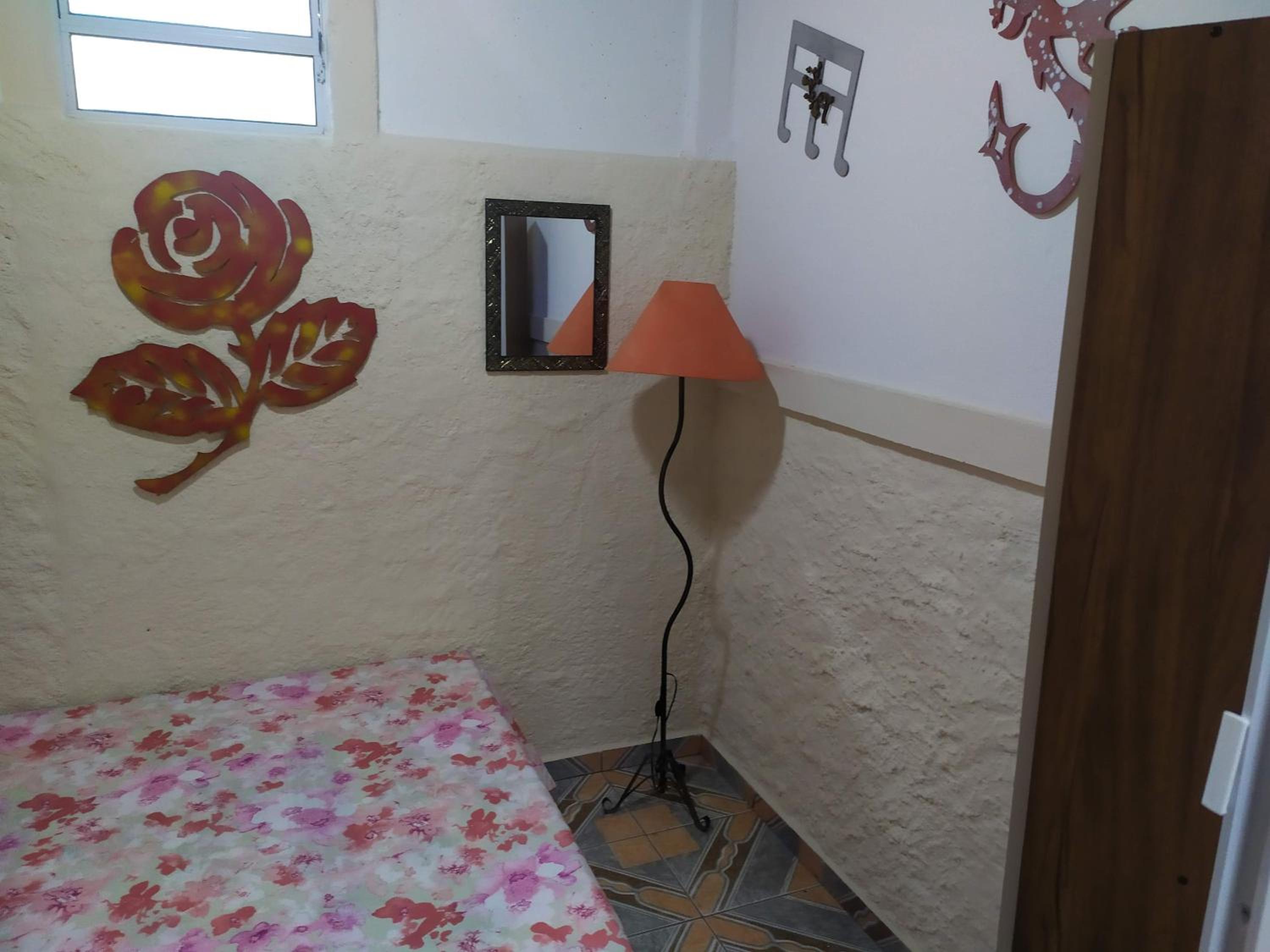 Pousada-Flat-Kitnet Mobiliada c Sala e 40m2 de conforto
