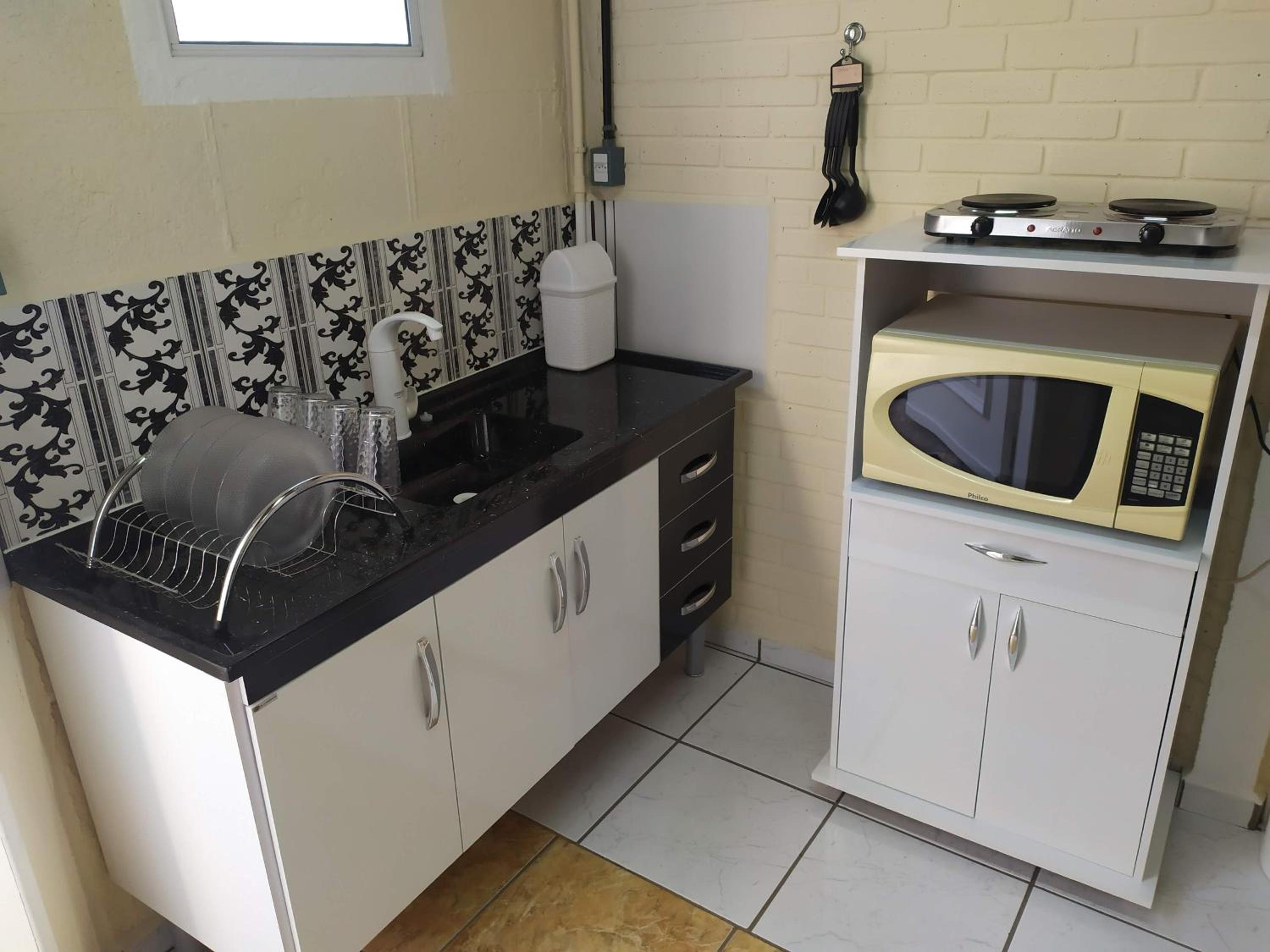 Pousada-Flat-Kitnet Mobiliada c Sala e 40m2 de conforto
